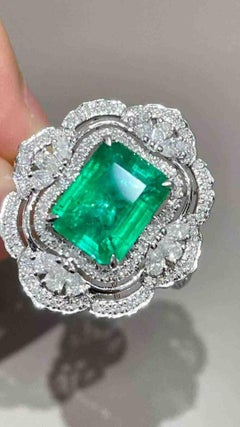 18K White Gold 2.00ct Emerald Diamond Halo Ring 0.68ct