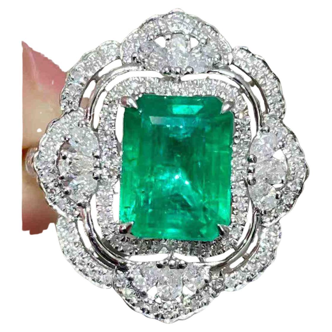 18K White Gold 2.00ct Emerald Diamond Halo Ring 0.68ct