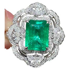 18K White Gold 2.00ct Emerald Diamond Halo Ring 0.68ct