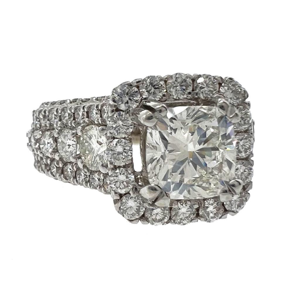 18k White Gold 2.01 Ct H VS2 Cushion Cut Diamond Engagement Ring GIA Certified In Excellent Condition For Sale In Boca Raton, FL