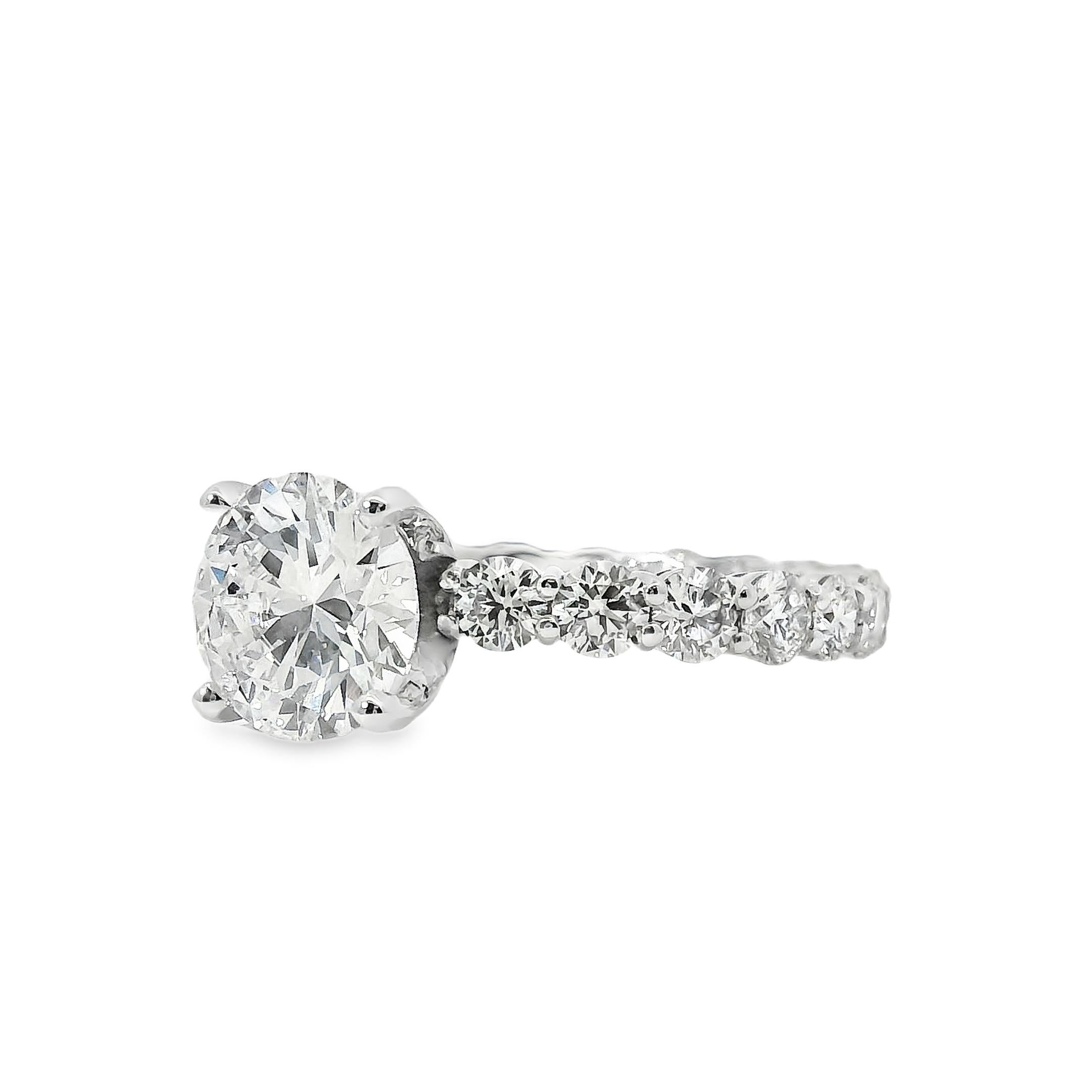 Taille ronde Bague de fiançailles en or blanc 18k 2.02ct Round Brilliant Natural Diamond en vente