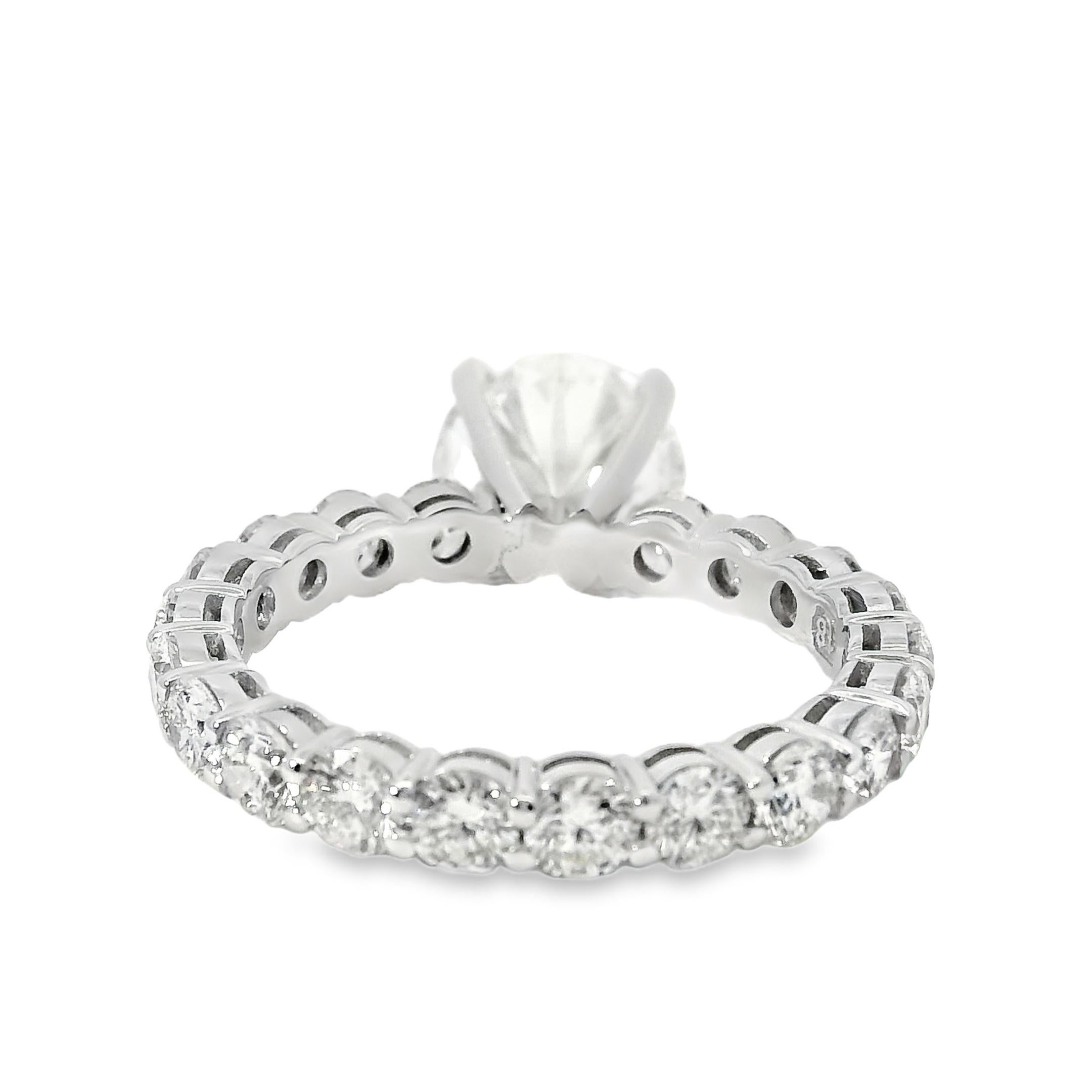 Bague de fiançailles en or blanc 18k 2.02ct Round Brilliant Natural Diamond en vente 2