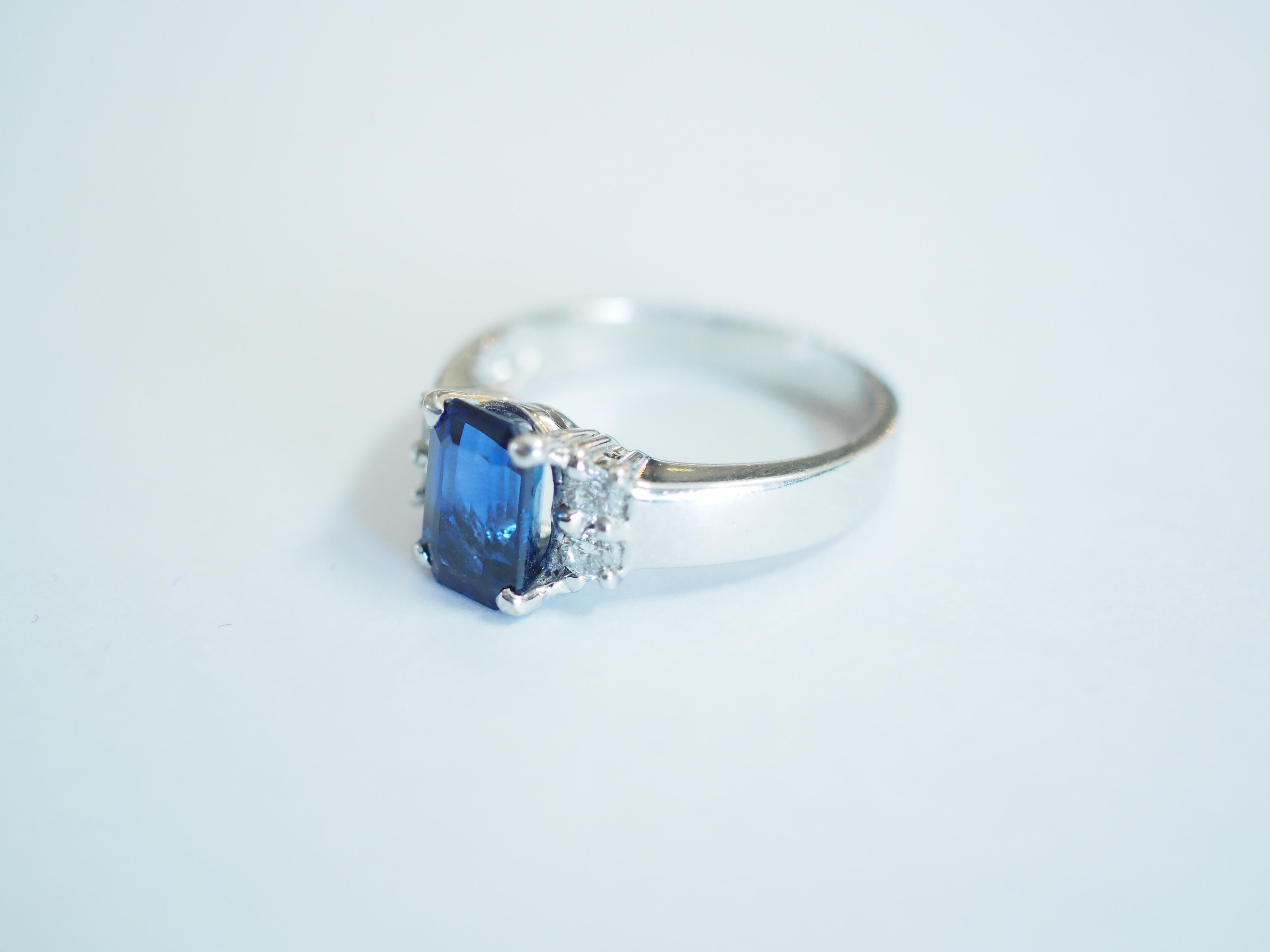 18k White Gold 2.03ct Emerald Cut Royal Blue Sapphire & Diamond Engagement Ring In New Condition For Sale In เกาะสมุย, TH