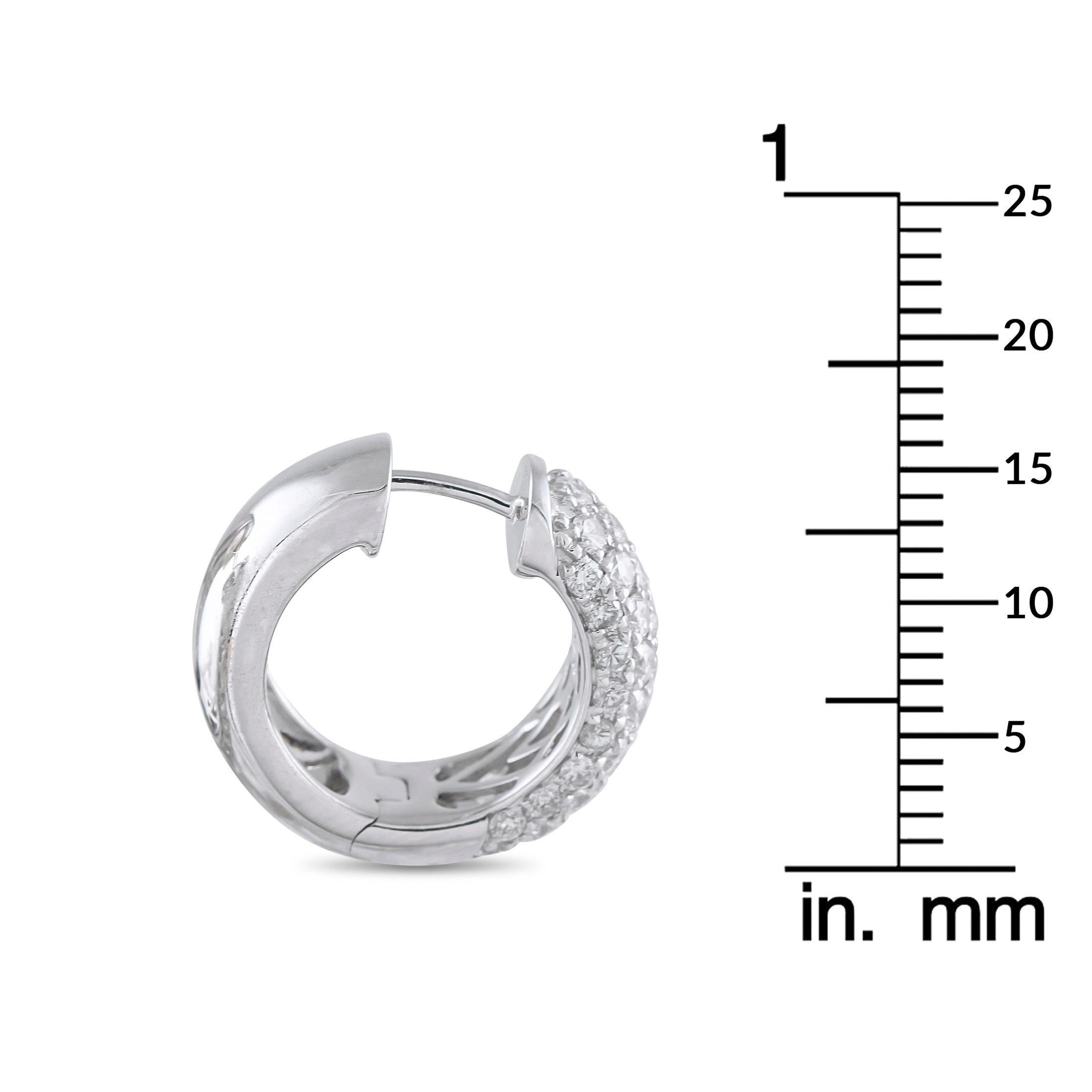 Boucles d'oreilles Huggie en or blanc 18K avec 2,0 ct de diamant Neuf - En vente à Southampton, PA