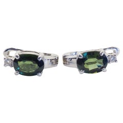 Orecchini in oro bianco 18K con zaffiro verde da 2,10 carati e diamante da 0,05 carati