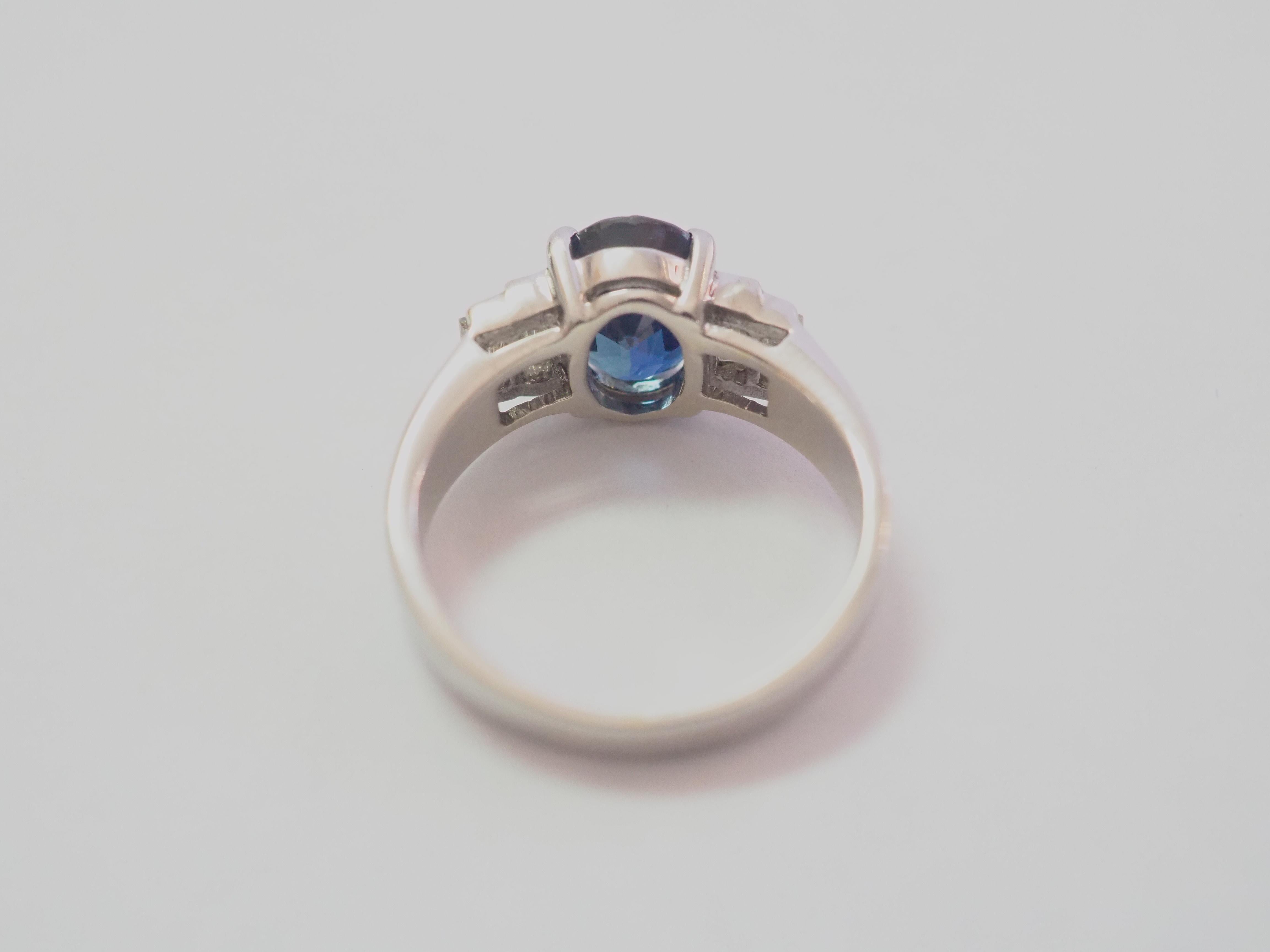 18K White Gold 2.10ct Blue Sapphire & 0.42ct Diamond Engagement Ring In Excellent Condition For Sale In เกาะสมุย, TH