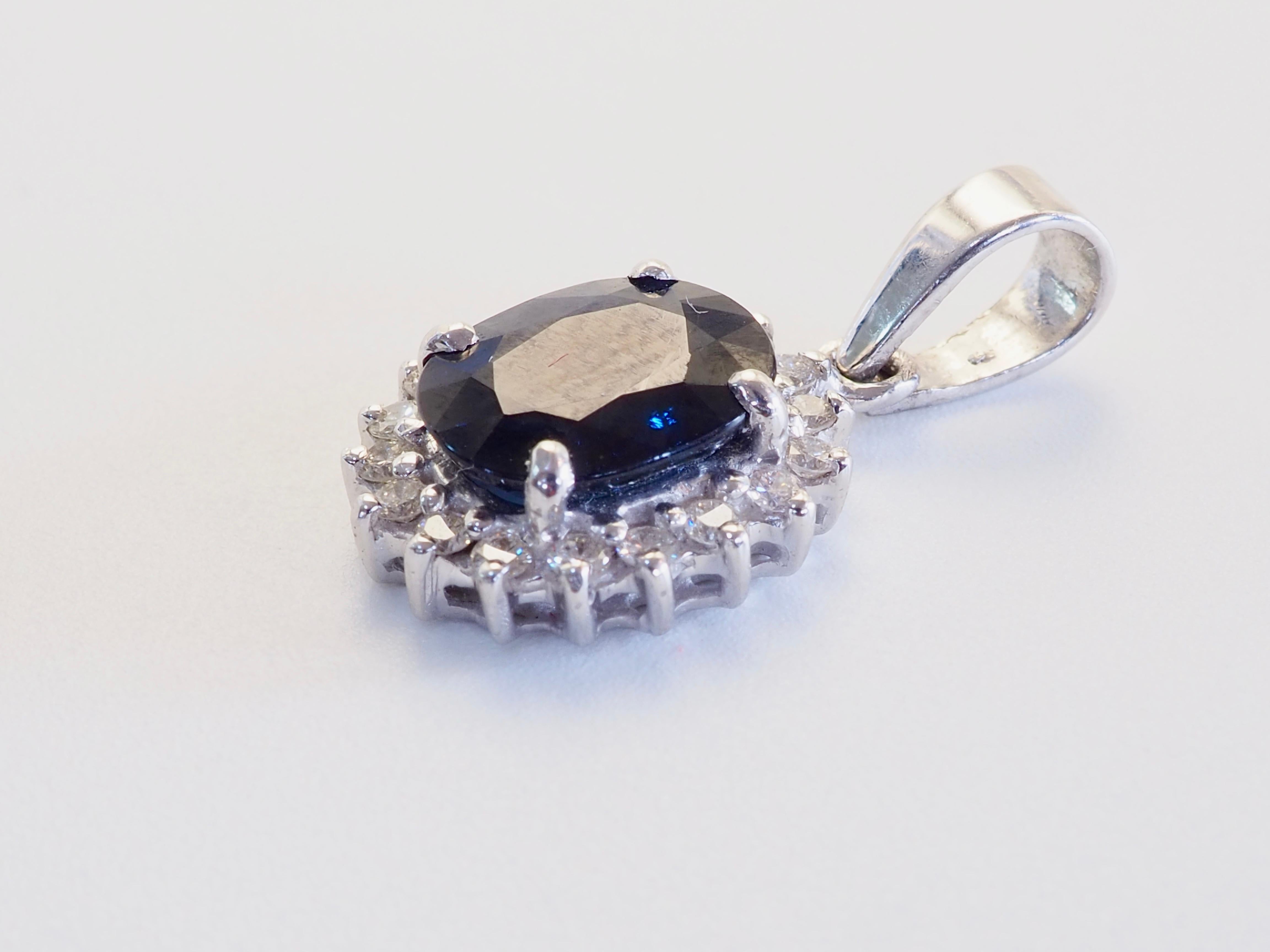 18K Weißgold 2,10ct Tiefblauer Saphir & 0,24ct Brillant Diamant Halo Anhänger im Zustand „Neu“ im Angebot in เกาะสมุย, TH