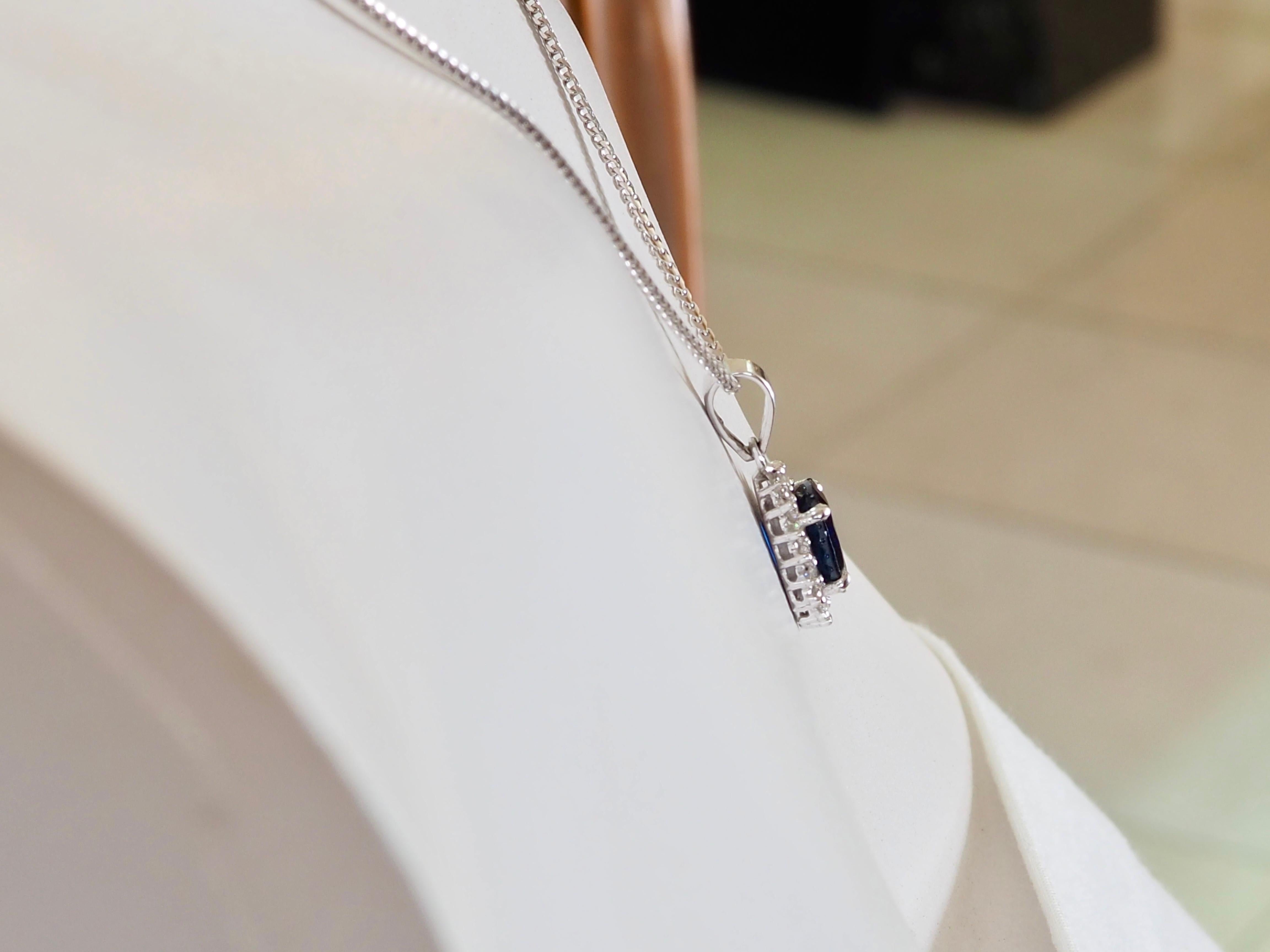 18K Weißgold 2,10ct Tiefblauer Saphir & 0,24ct Brillant Diamant Halo Anhänger im Angebot 3