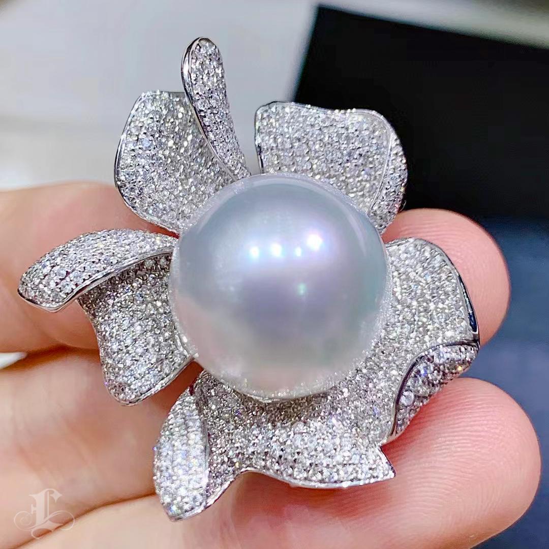 【Vine Symphony】Convertible Blooming Aurora South Sea Pearl Ring Pendant Brooch In New Condition For Sale In New York, NY