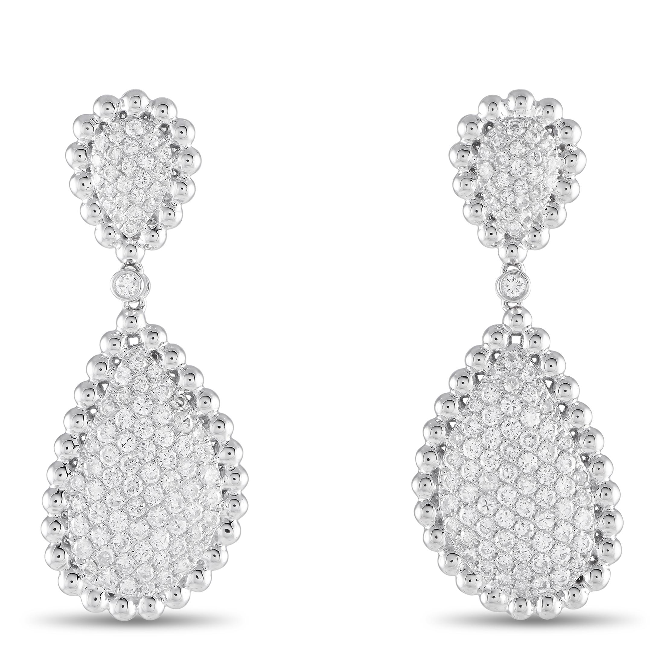 18K White Gold 2.10ct Diamond Dangle Earrings In New Condition For Sale In Southampton, PA