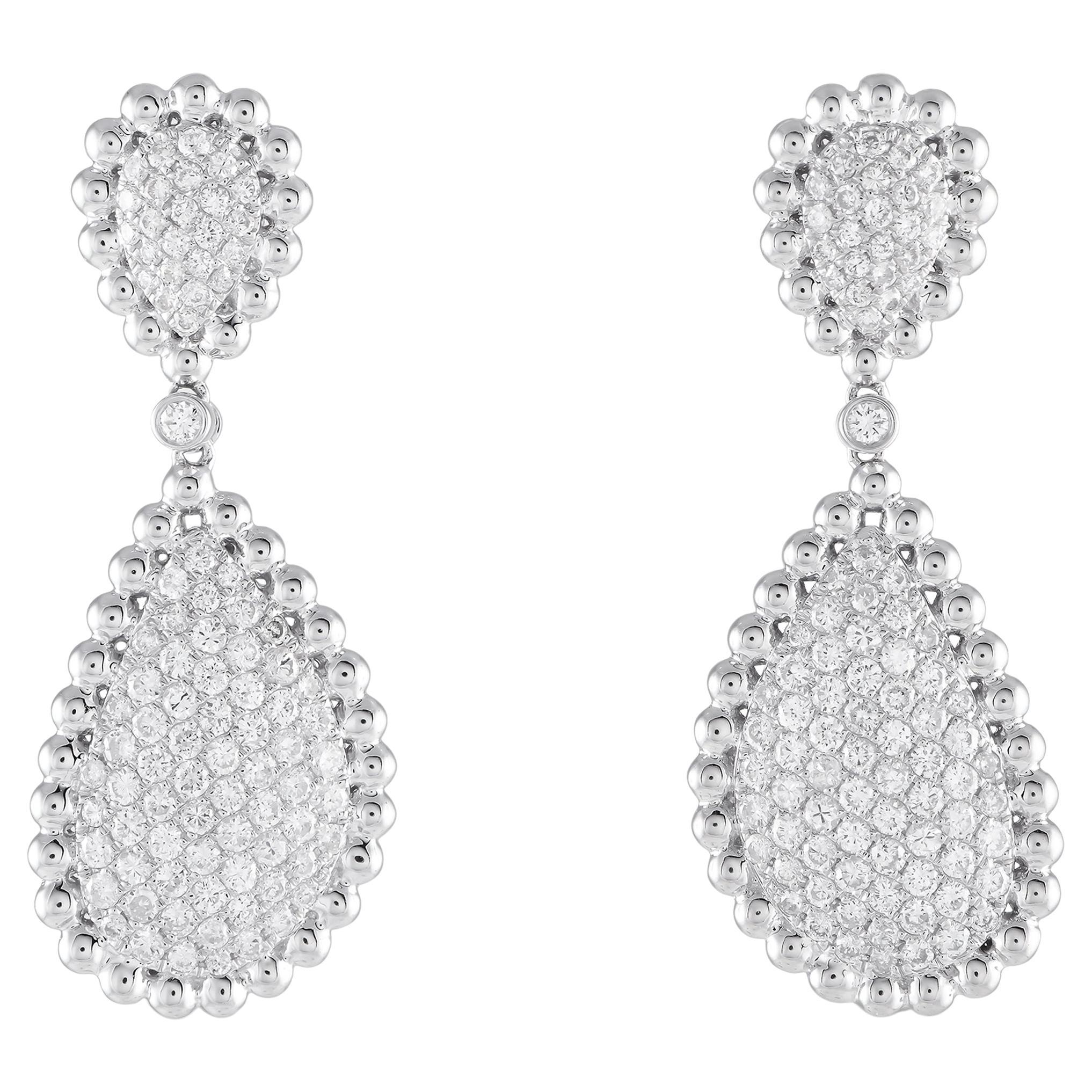 Boucles d'oreilles pendantes en or blanc 18K avec 2.10ct de diamant en vente