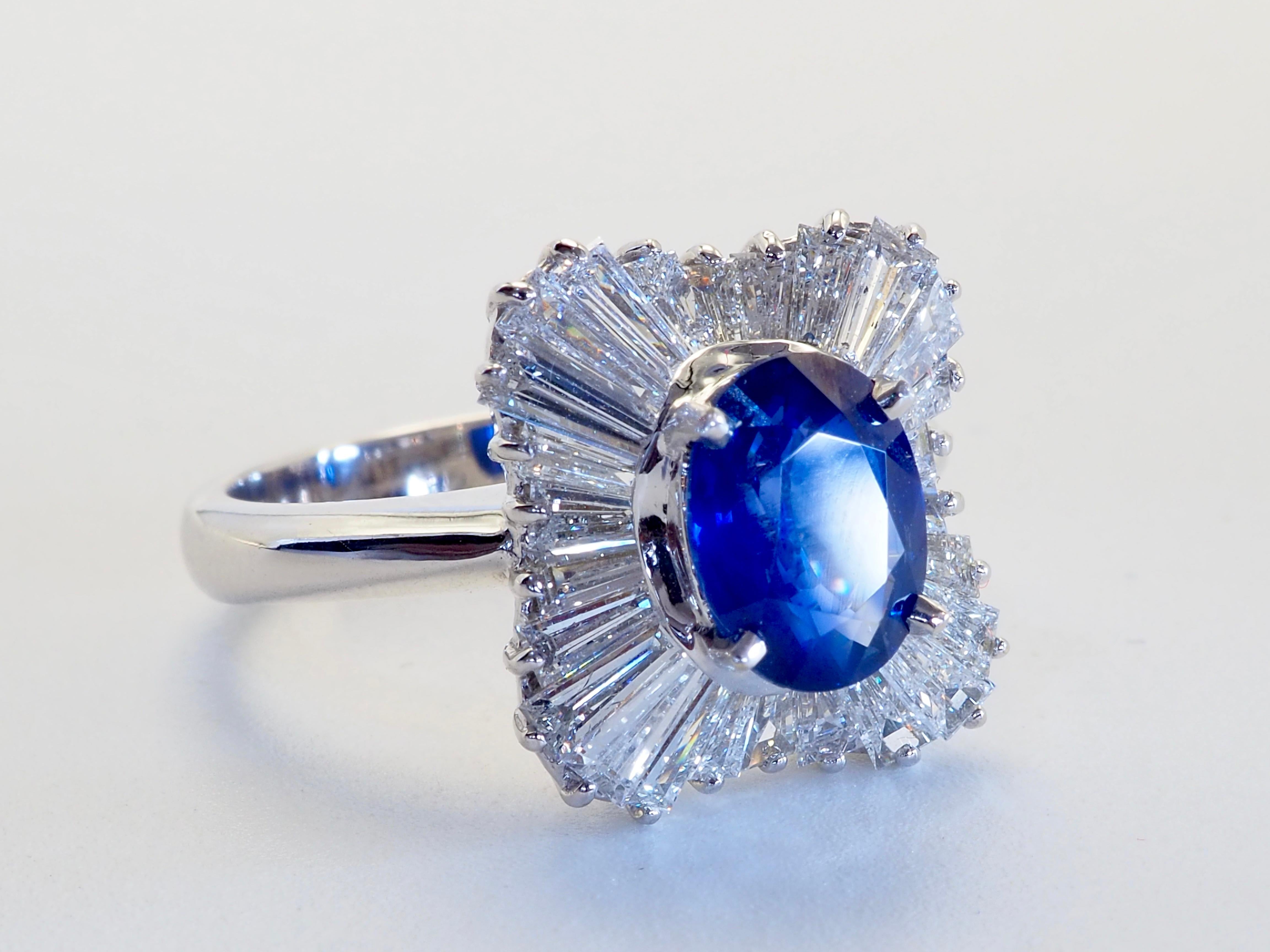 18K White Gold 2.10ctw Blue Sapphire & 1.35ctw Diamond Ballerina Ring In New Condition For Sale In เกาะสมุย, TH