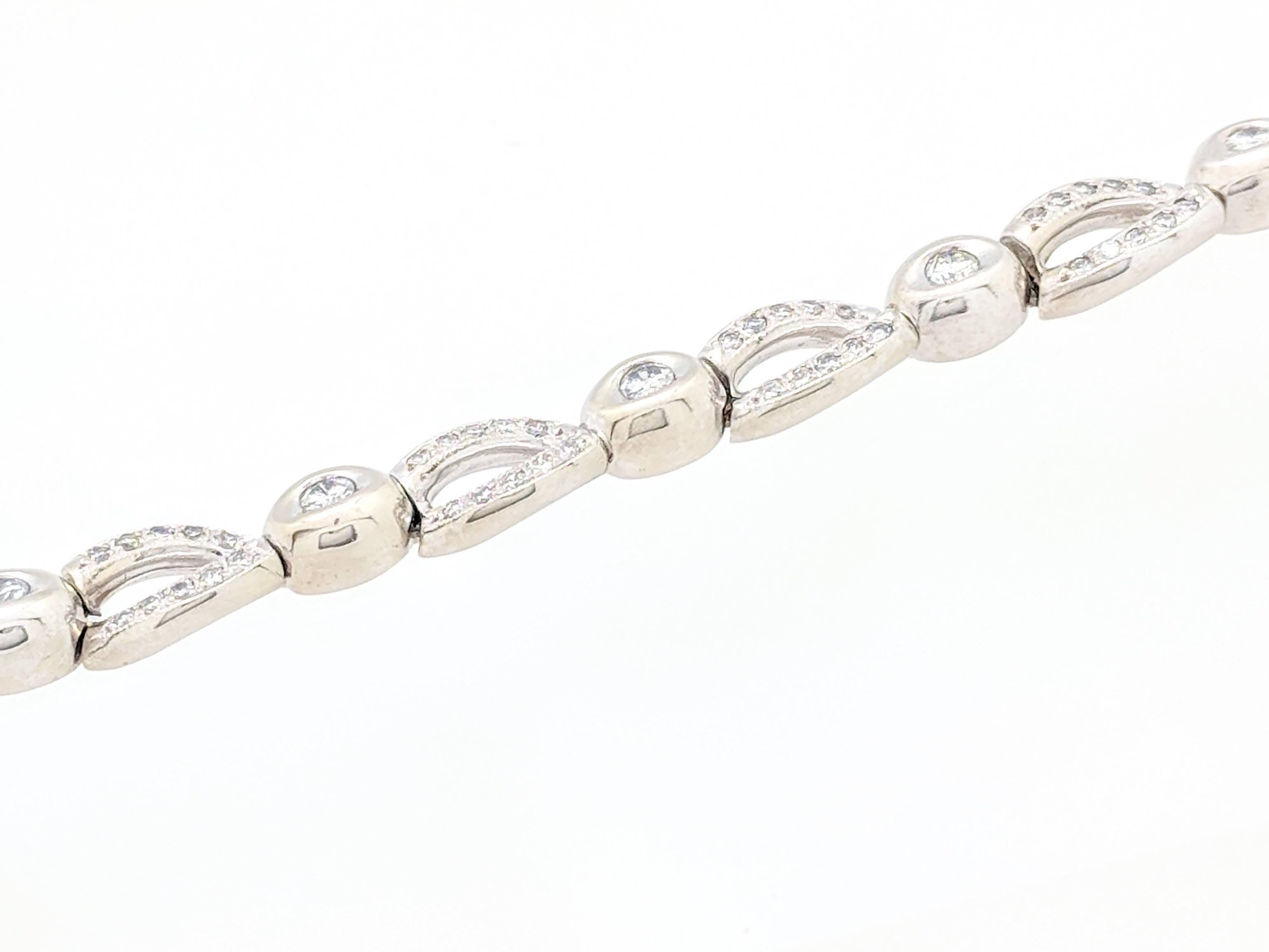 18 Karat White Gold 2.10 Carat Diamond Tennis Bracelet For Sale 2