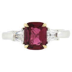 Bague en or blanc 18k 2.13ctw GIA No Heat Cushion Red Spinel & Baguette Diamond