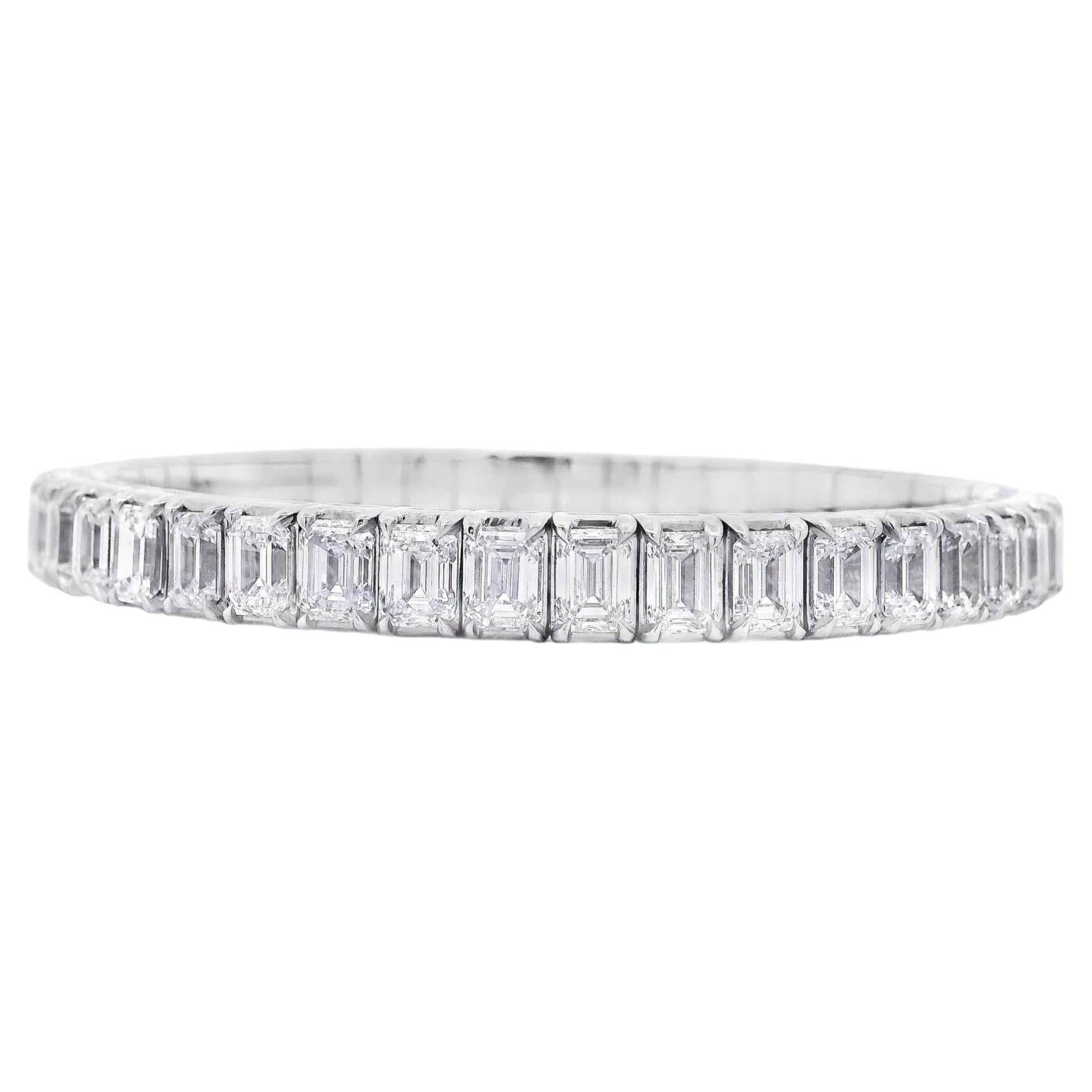 Bracciale a eternità in oro bianco 18k con diamante smeraldo da 22,09 carati in vendita
