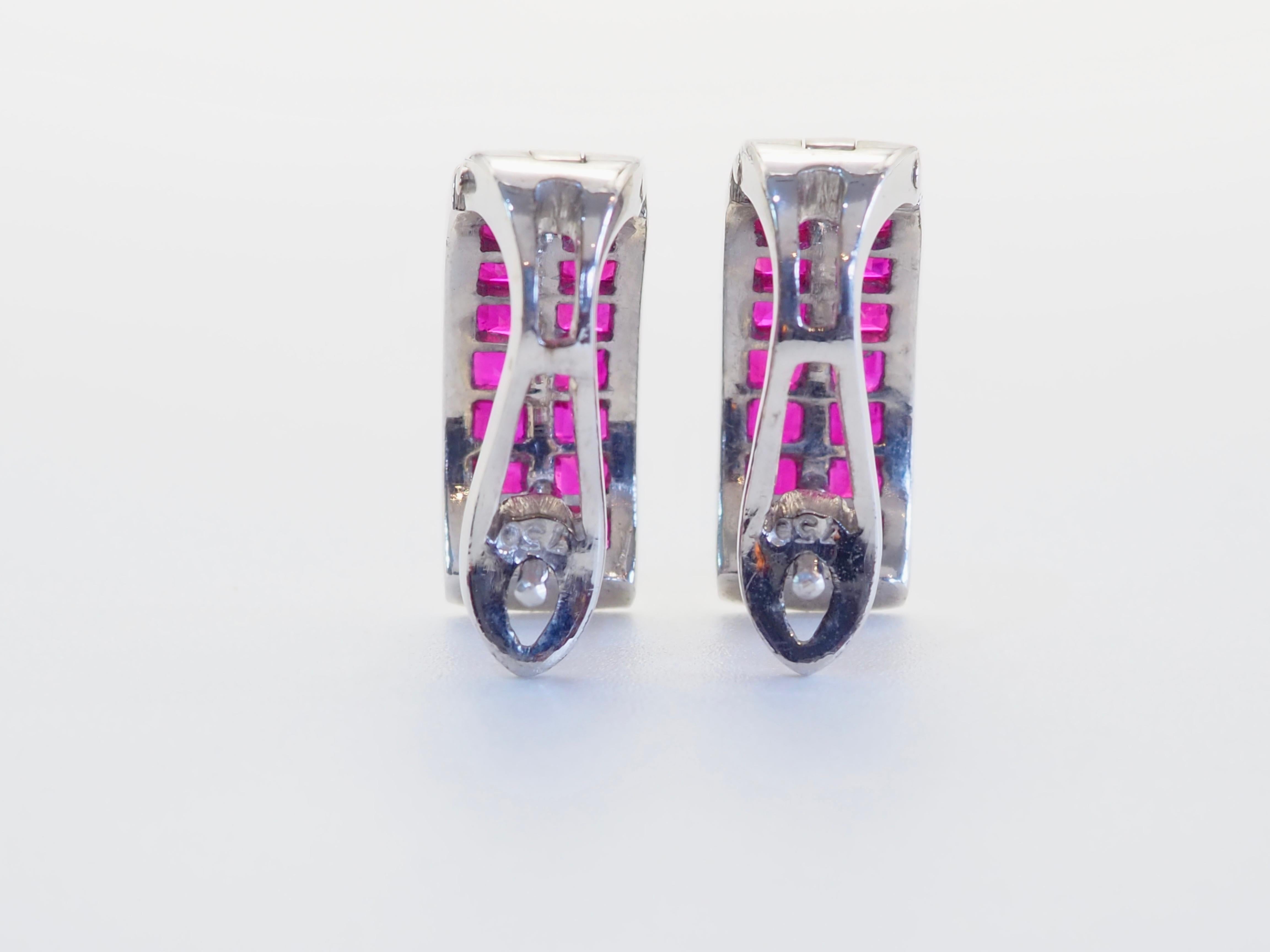 18K White Gold 2.20ct Squared Purplish- Red Ruby Clasped Stud Earrings In condizioni Nuovo in vendita a เกาะสมุย, TH
