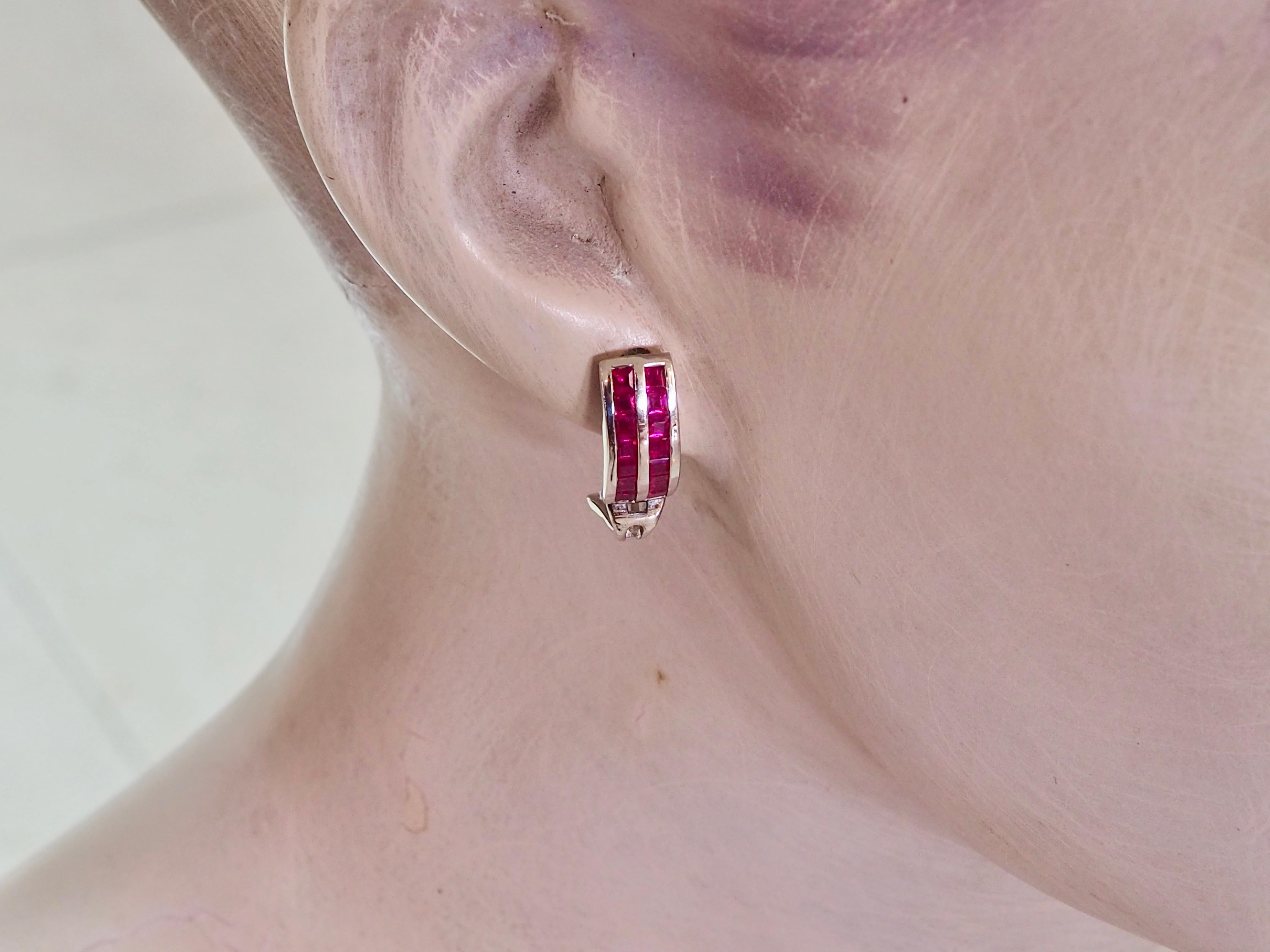 da uomo o donna 18K White Gold 2.20ct Squared Purplish- Red Ruby Clasped Stud Earrings in vendita