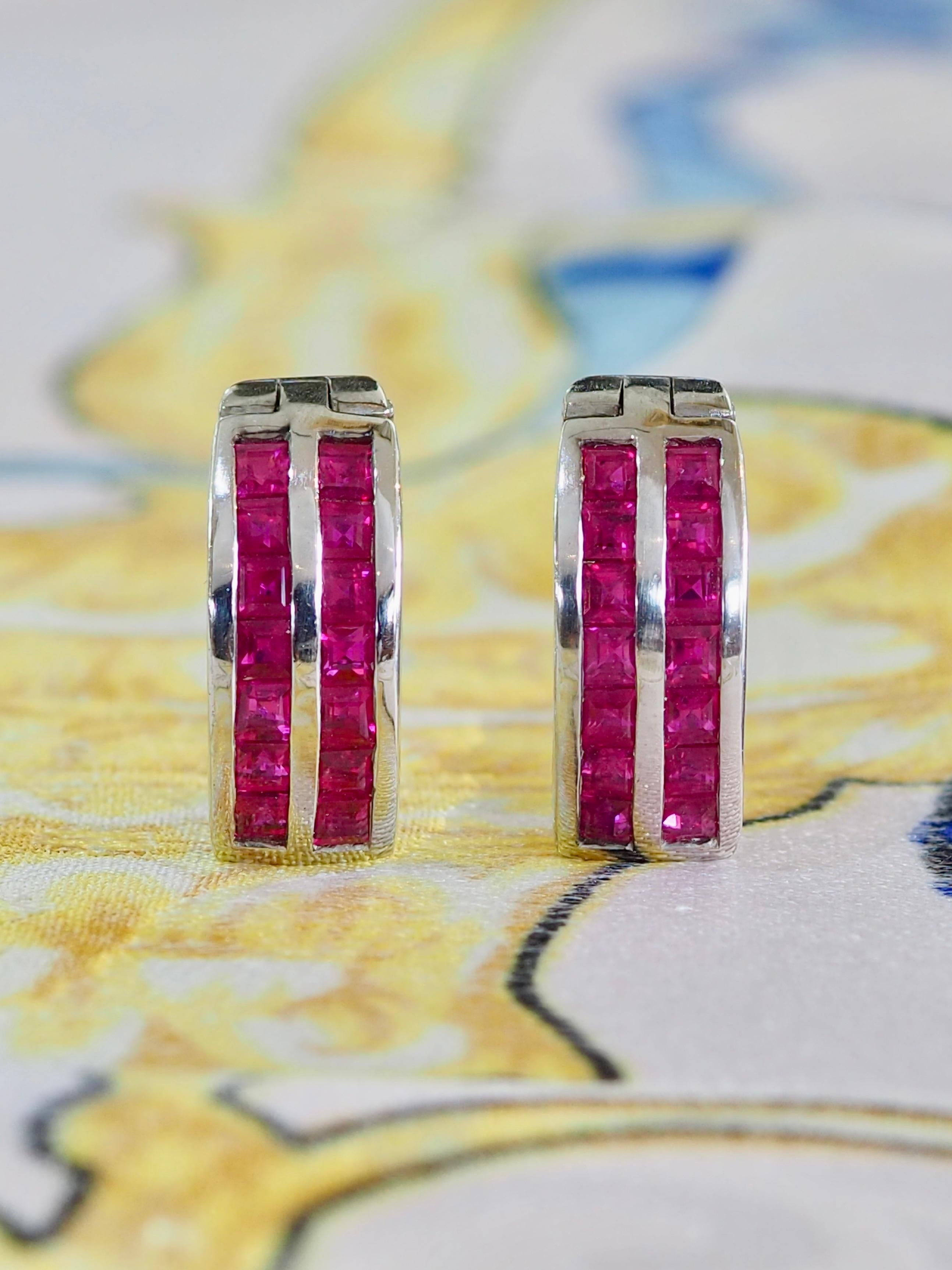 18K White Gold 2.20ct Squared Purplish- Red Ruby Clasped Stud Earrings in vendita 4