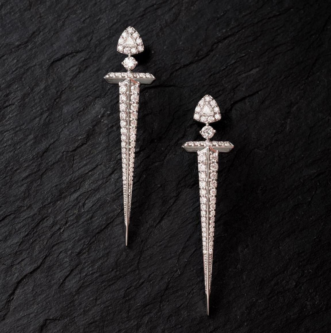Contemporary 18 Karat Gold and 2.23 Carat Colorless Diamonds Sword Earrings by Alessa Jewelry For Sale