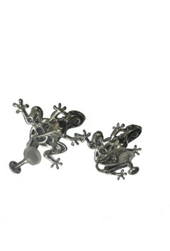 Ohrringe aus 18-karätigem Weißgold mit einem brasilianischen Alexandrit in Form eines Frosches (2,25 Karat)