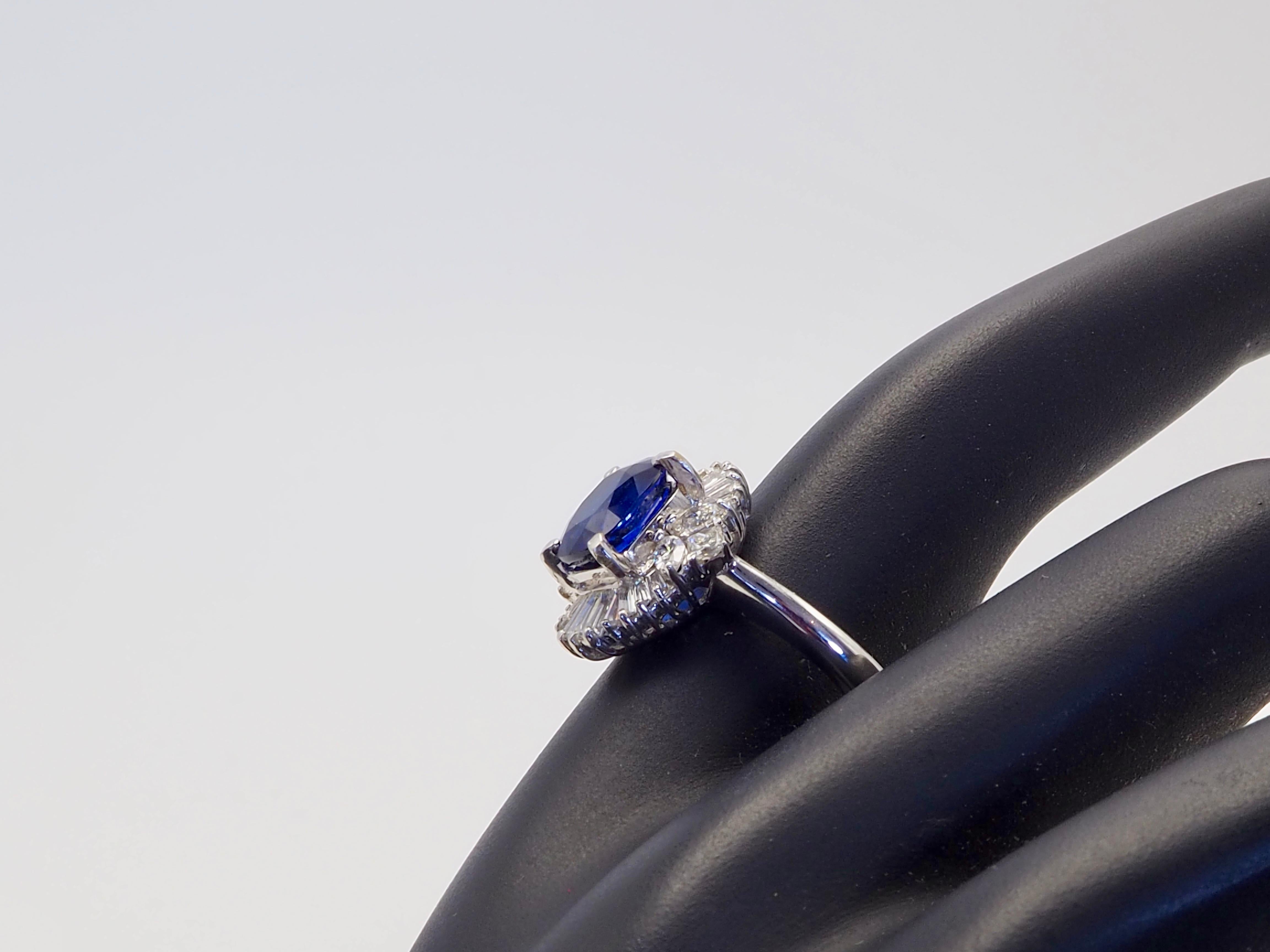 18K White Gold 2.25ct Blue Sapphire & 0.74ct Diamond Cocktail Ring For Sale 1