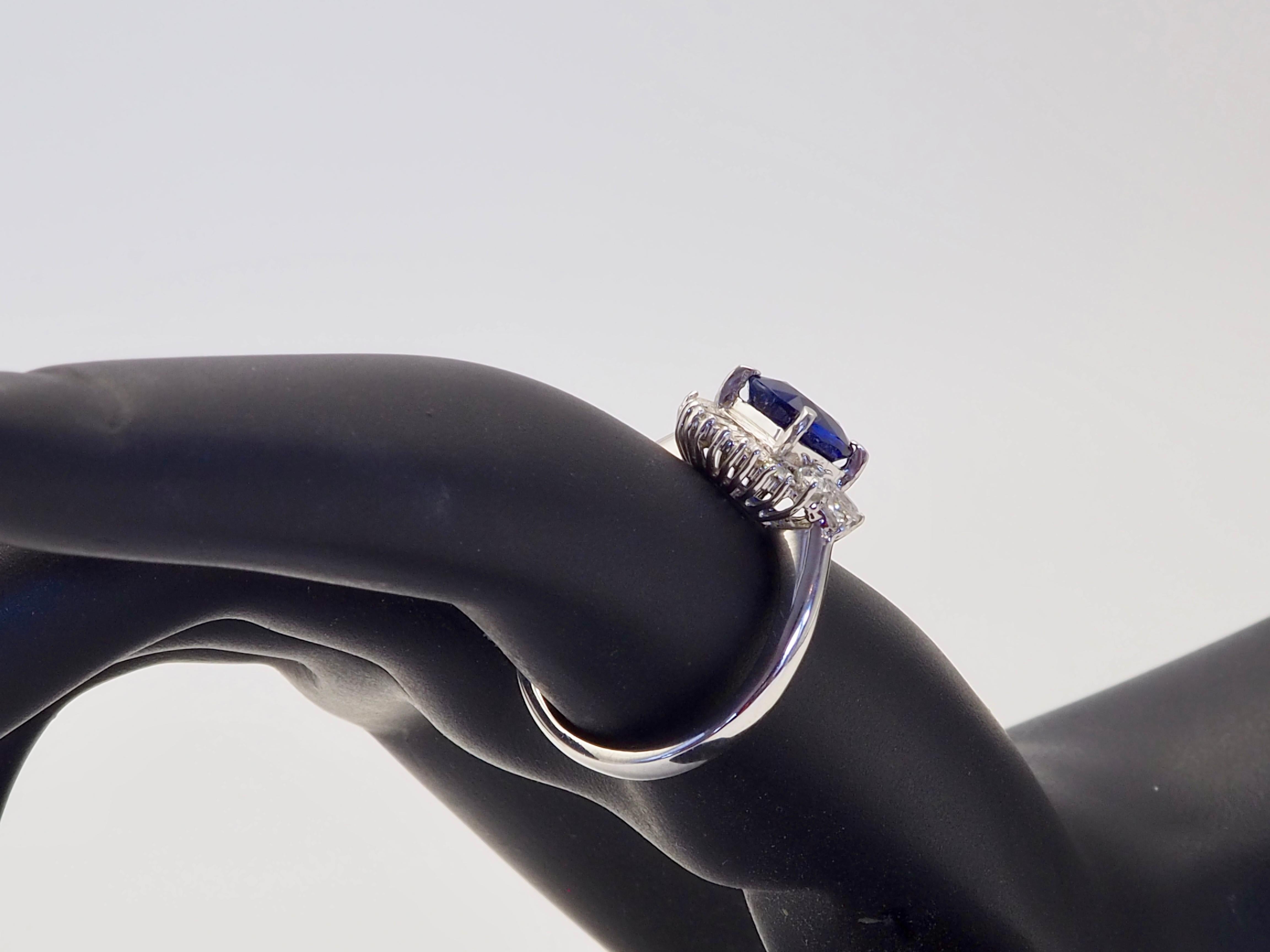 18K White Gold 2.25ct Blue Sapphire & 0.74ct Diamond Cocktail Ring For Sale 2