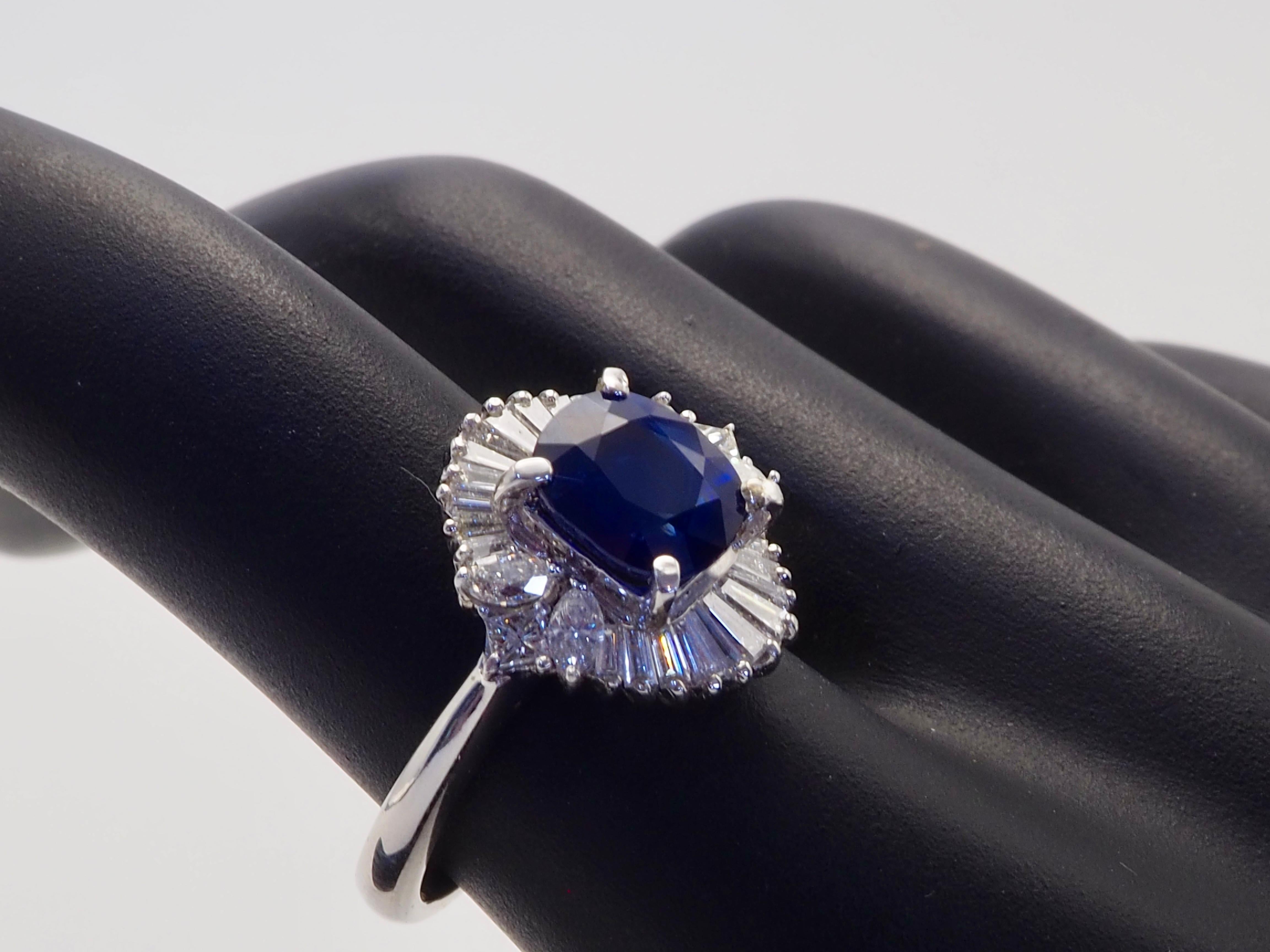 18K White Gold 2.25ct Blue Sapphire & 0.74ct Diamond Cocktail Ring For Sale 4