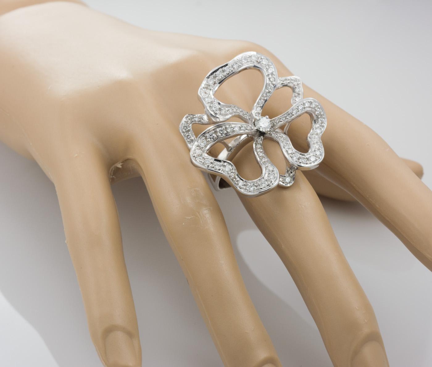 18 Karat Weißgold 2,25 Karat Diamant-Ring im freien Stil mit Schleifenring (Brillantschliff)