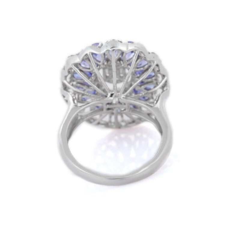 Artista Anello nuziale floreale da cocktail in oro bianco 18 carati con 2,26 carati di zaffiro blu e diamanti in vendita