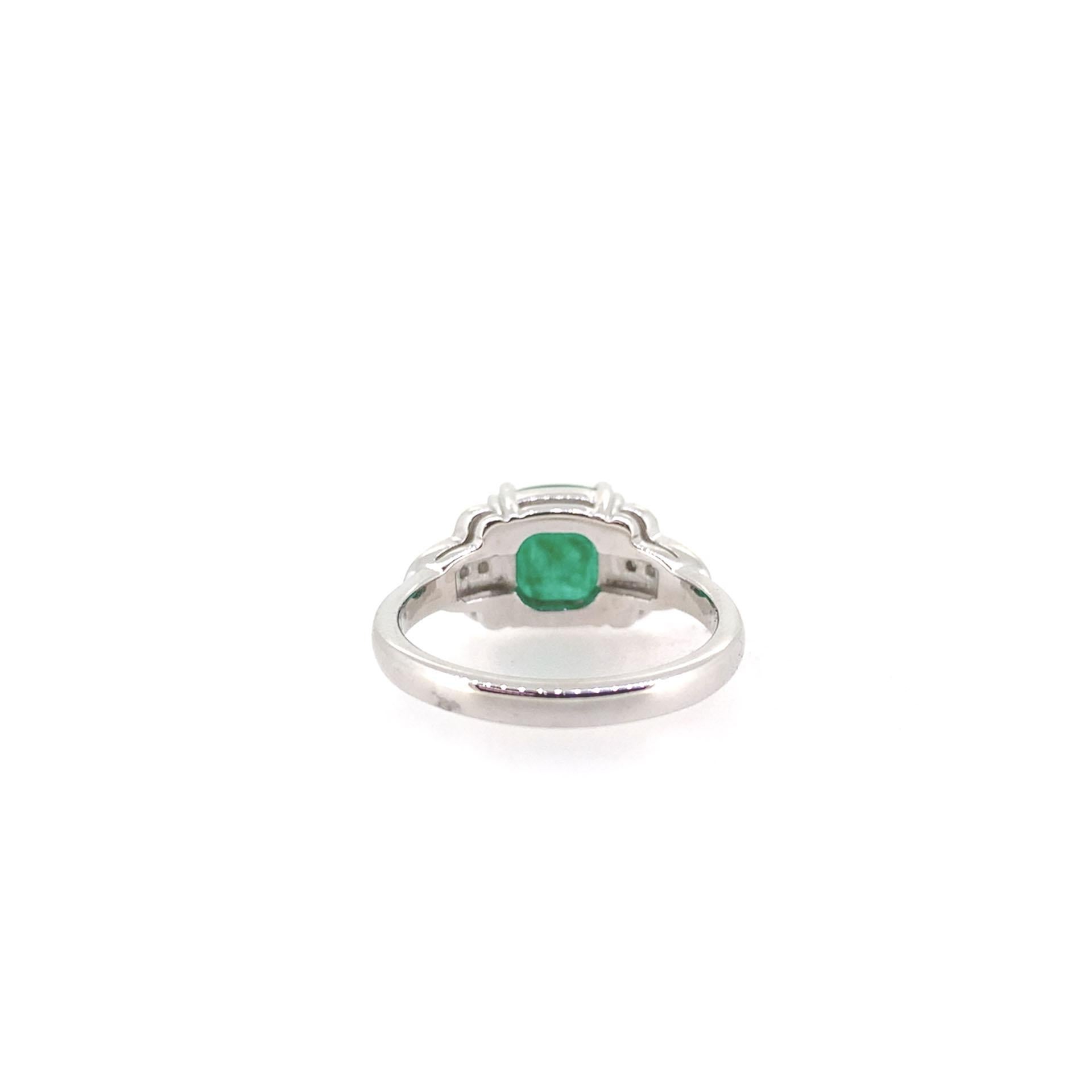 18K White Gold 2.27 carat Emerald and Diamond Ring size 6.5 In New Condition For Sale In Big Bend, WI