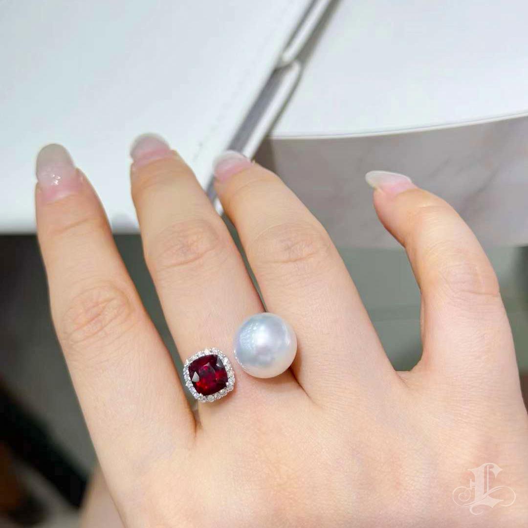 Uncut 【Sculpted Geometry】Royal Flame Aurora South Sea Pearl and Spinel Cocktail Ring For Sale