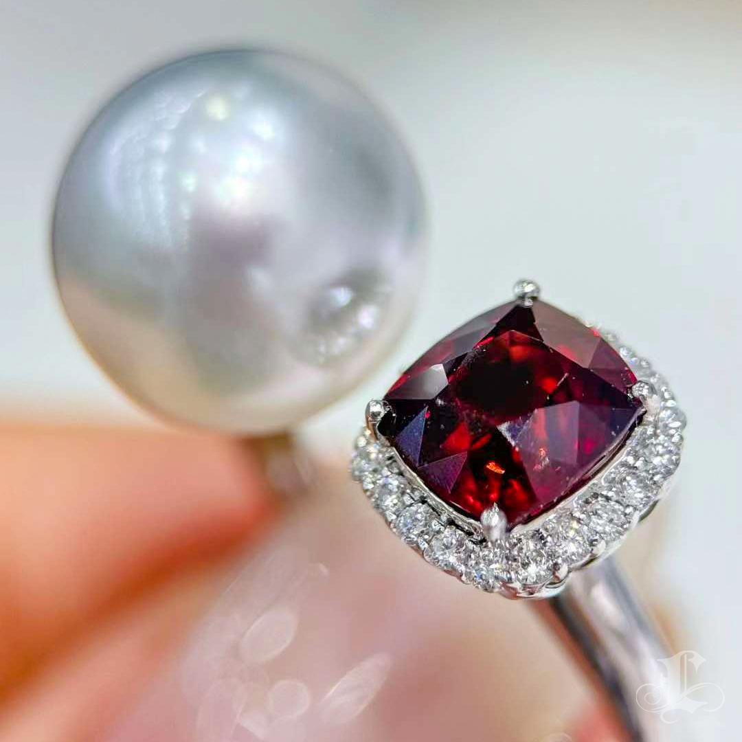 【Sculpted Geometry】Royal Flame Aurora South Sea Pearl and Spinel Cocktail Ring For Sale 1