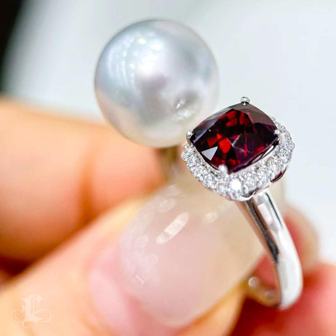 【Sculpted Geometry】Royal Flame Aurora South Sea Pearl and Spinel Cocktail Ring For Sale 3
