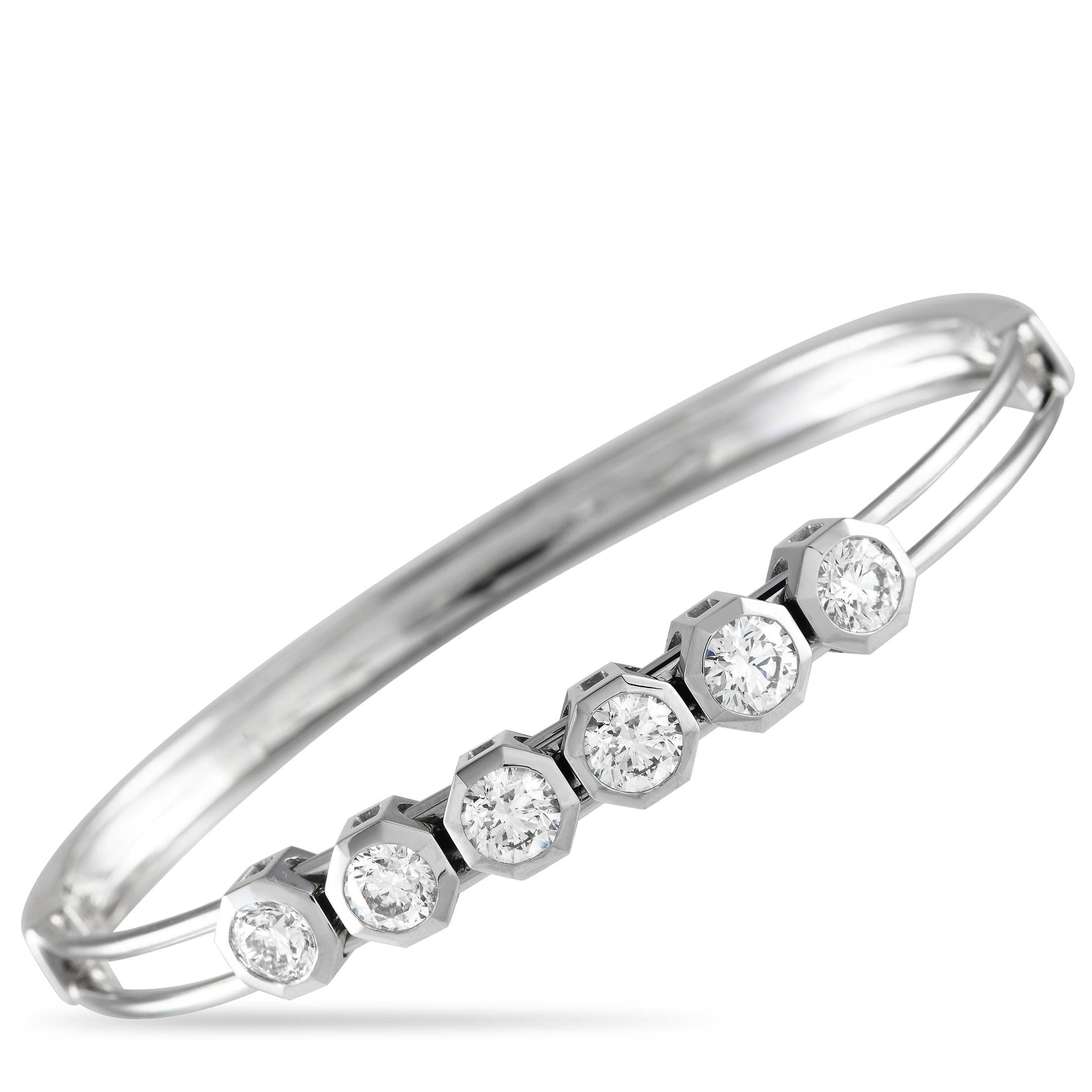 18K White Gold 2.30ct Six Diamond Bangle Bracelet In New Condition For Sale In Southampton, PA