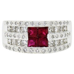 Bague à large bande en or blanc 18k 2.36ct Square Ruby w/ Round & Princesse Cut Diamond