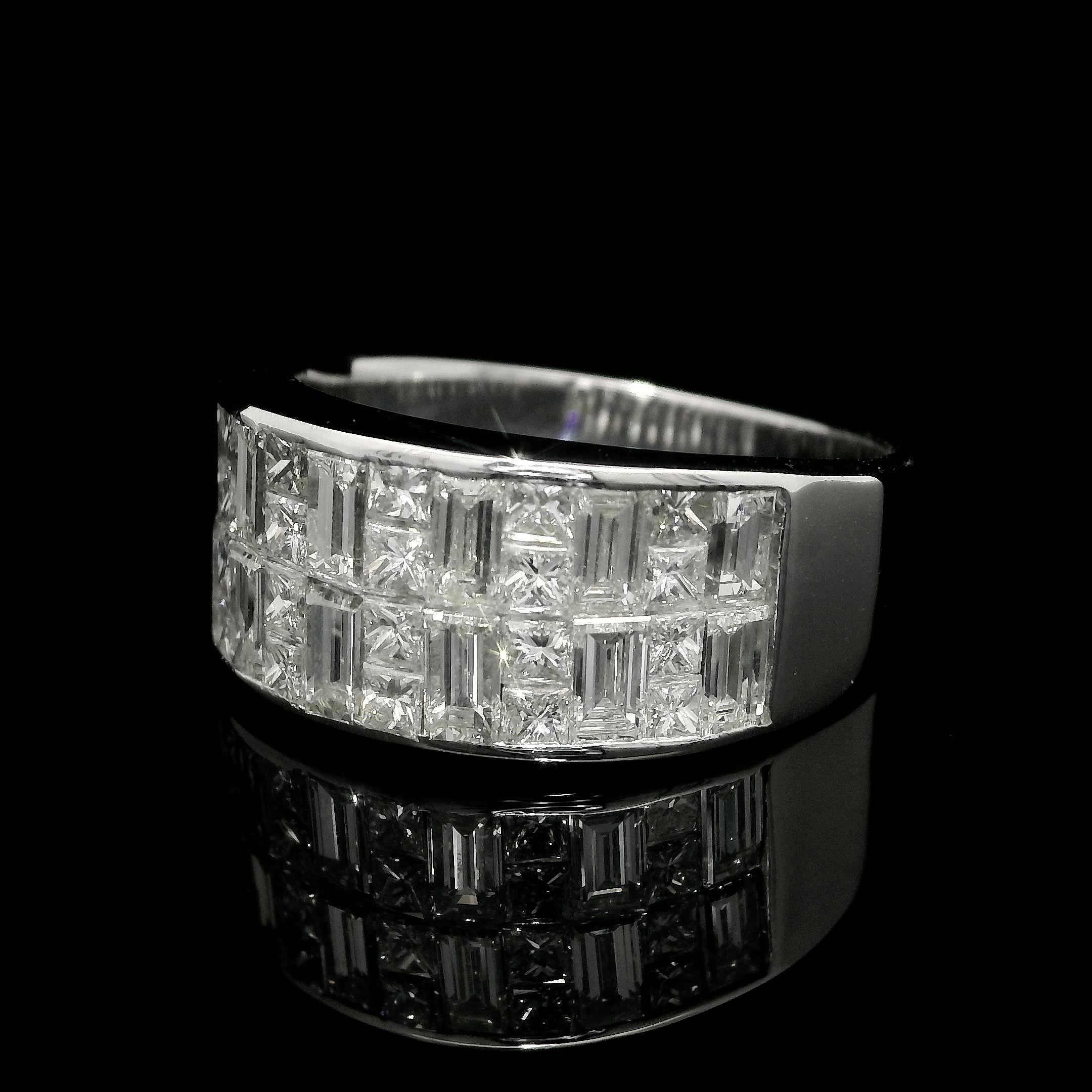 18k White Gold 2.36ctw Fiery Diamond Checkerboard 9mm Wide Band Ring In Excellent Condition For Sale In Montclair, NJ