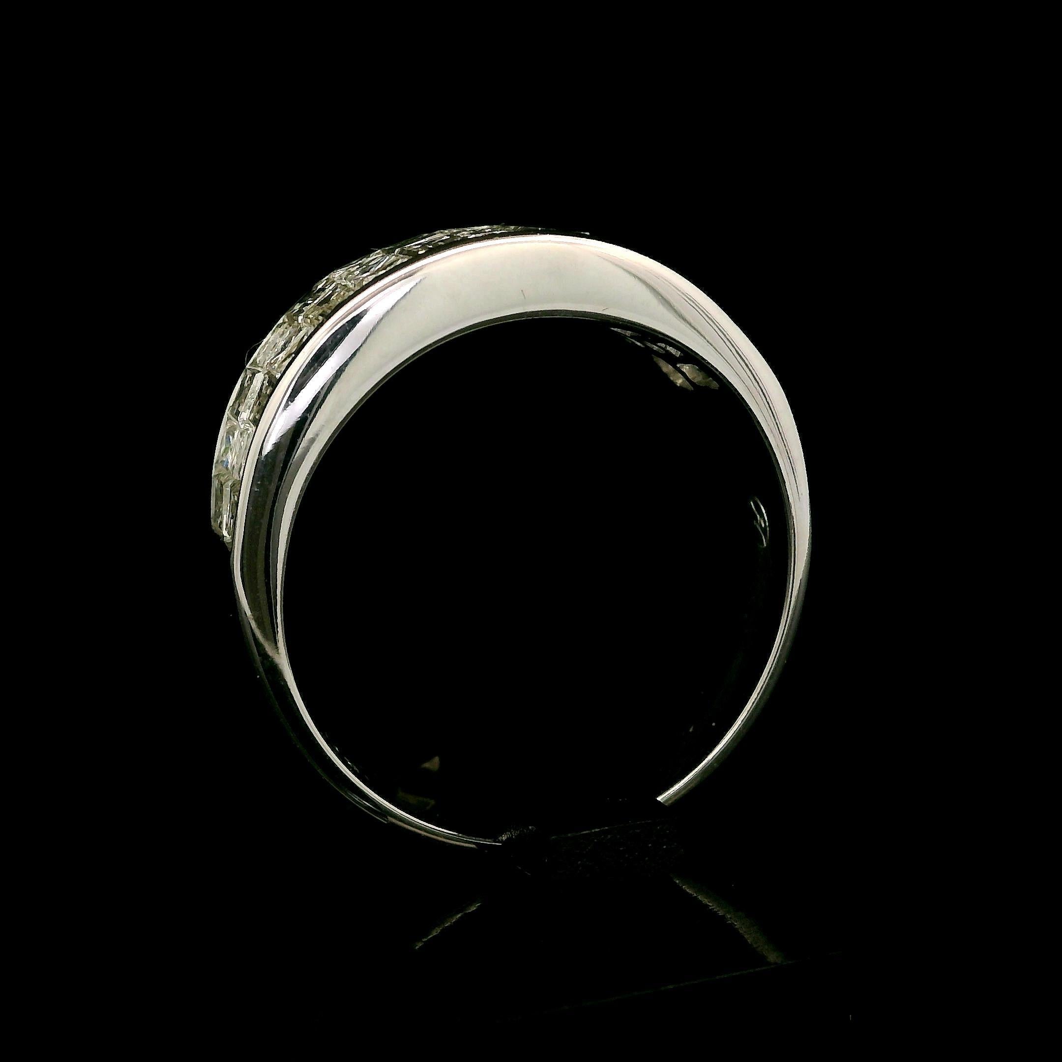 Women's 18k White Gold 2.36ctw Fiery Diamond Checkerboard 9mm Wide Band Ring For Sale