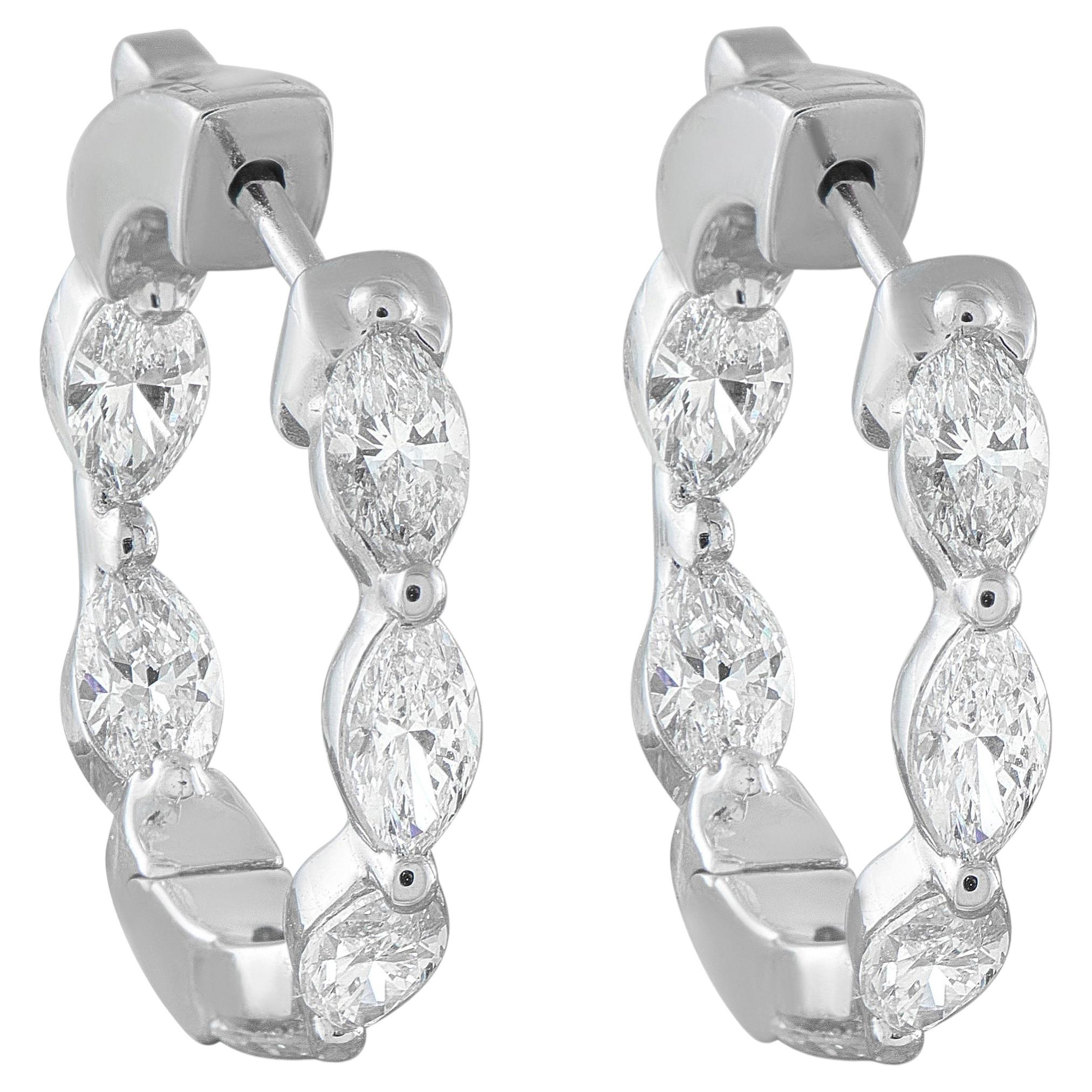 Boucles d'oreilles en or blanc 18K avec 2.40ct de diamant AER-20854
