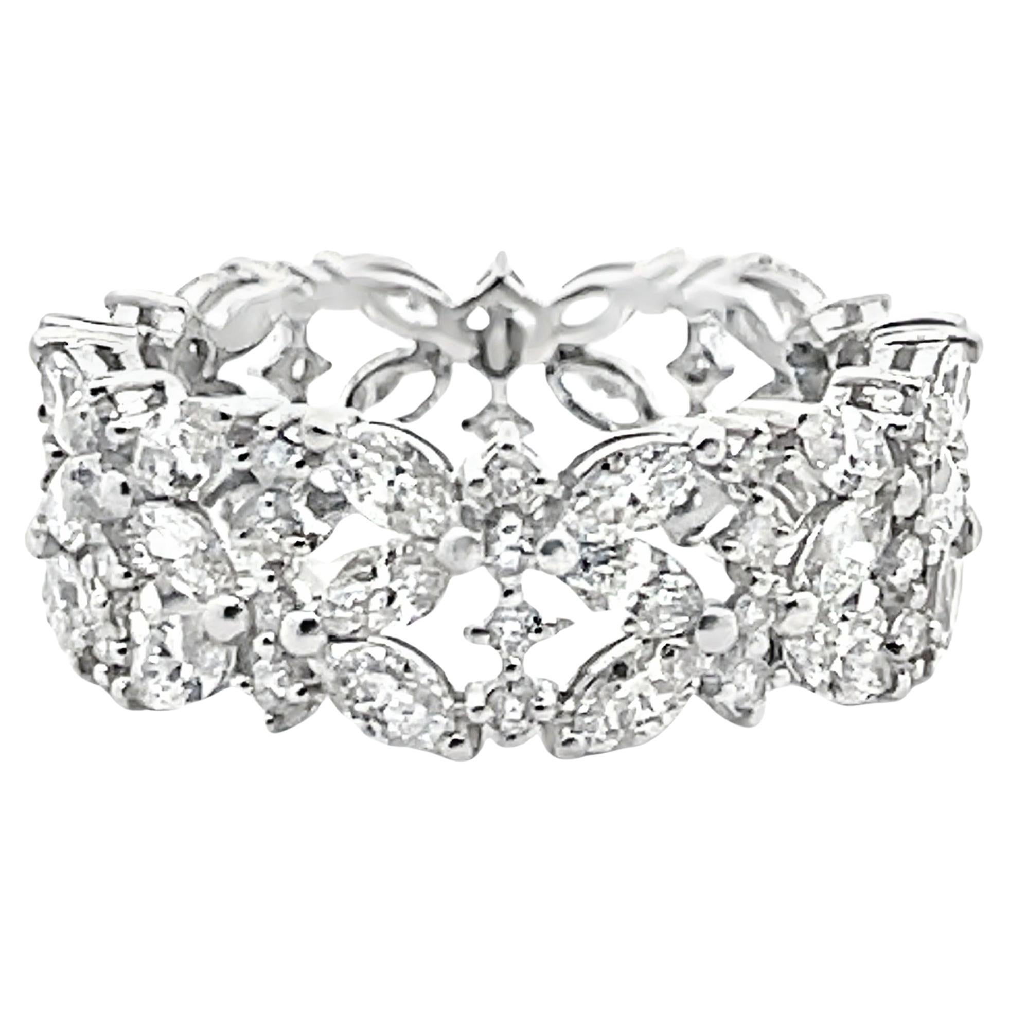 Anello in oro bianco 18 carati con 2,44 carati di diamanti e design a reticolo aperto