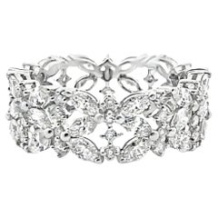 Anello in oro bianco 18 carati con 2,44 carati di diamanti e design a reticolo aperto