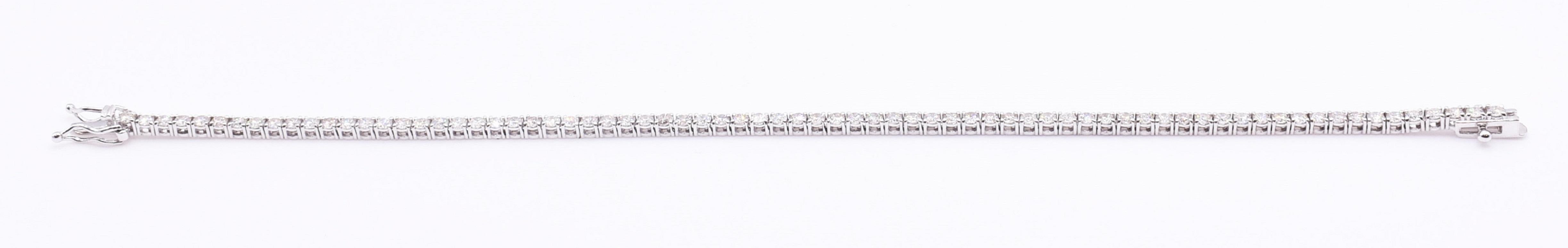 Round Cut 18k White Gold 2.46ct Diamond Line Bracelet For Sale