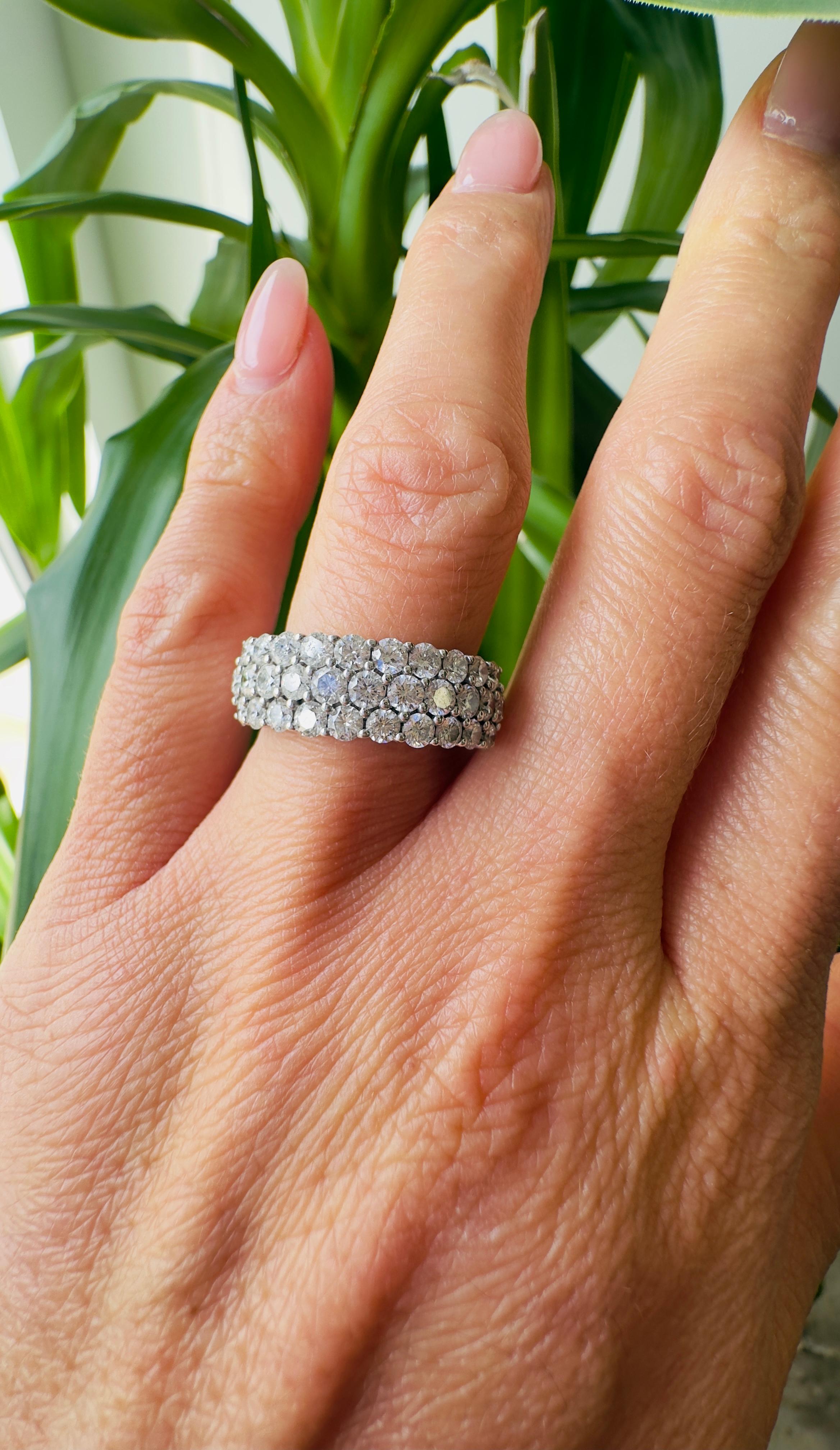 Bandeau à 3 rangs de diamants en or blanc 18K 2.48 CTW en vente 1