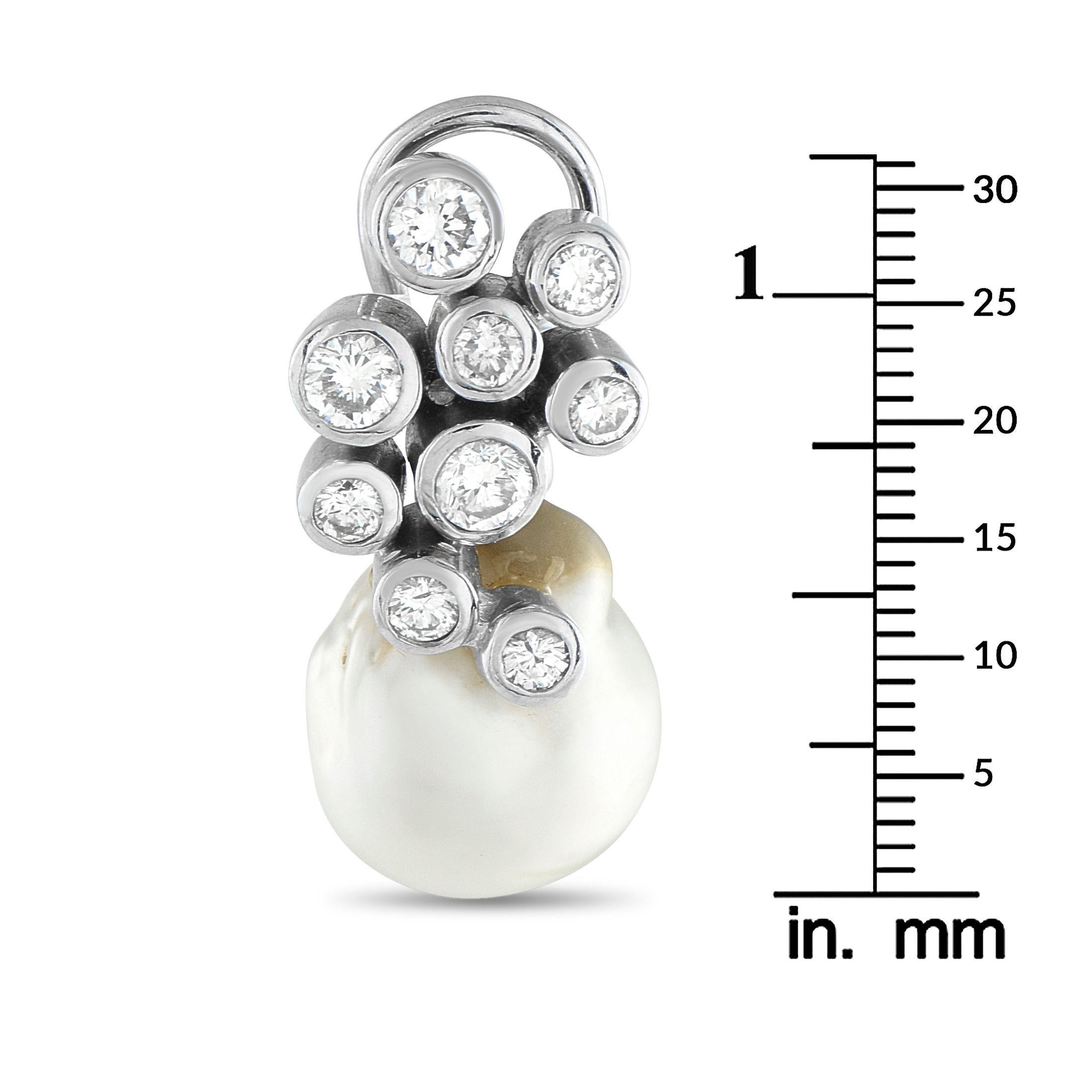 Taglio rotondo Orecchini con diamanti e perle in oro bianco 18 carati da 2,50 carati in vendita