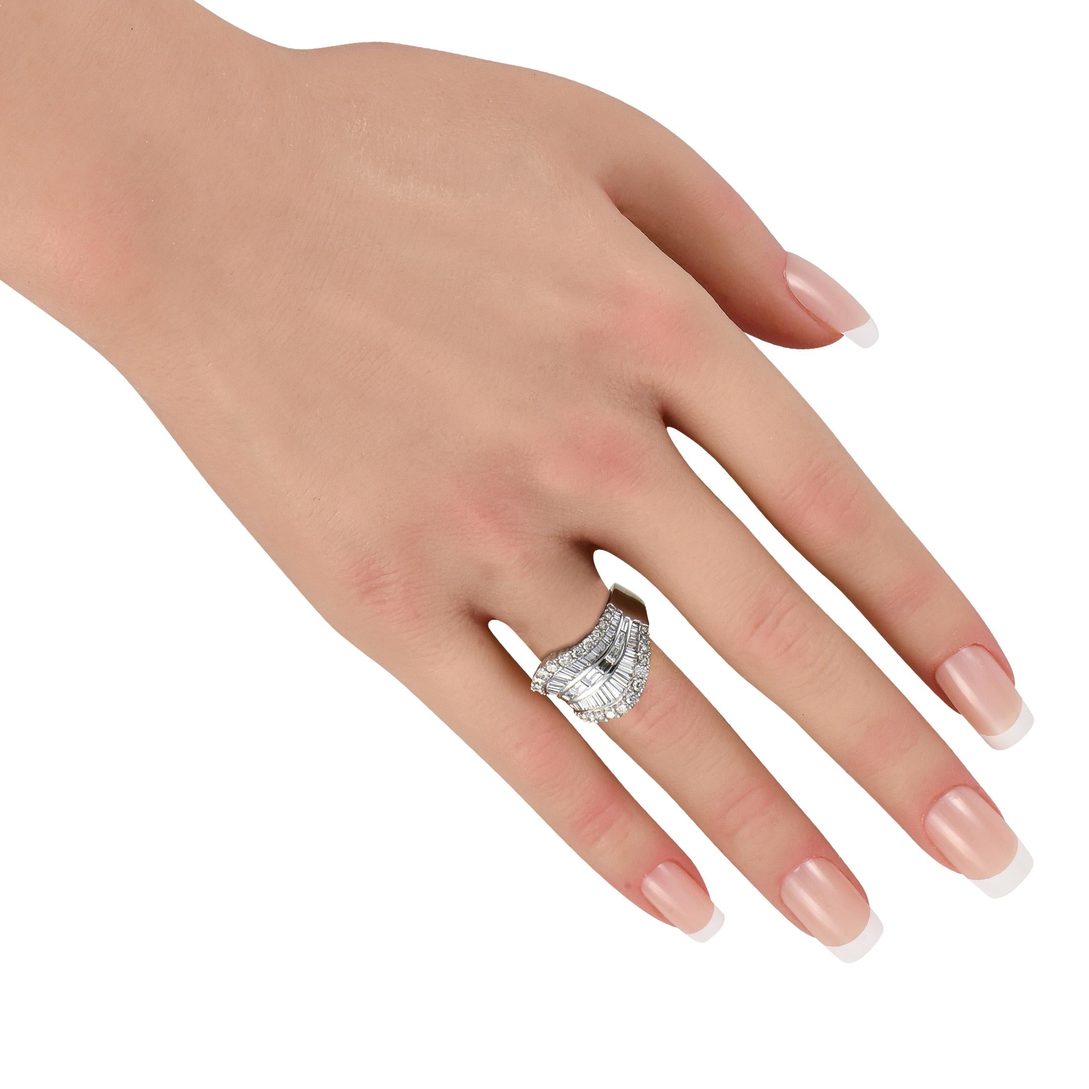 Round Cut 18K White Gold 2.53ct Diamond Ring For Sale
