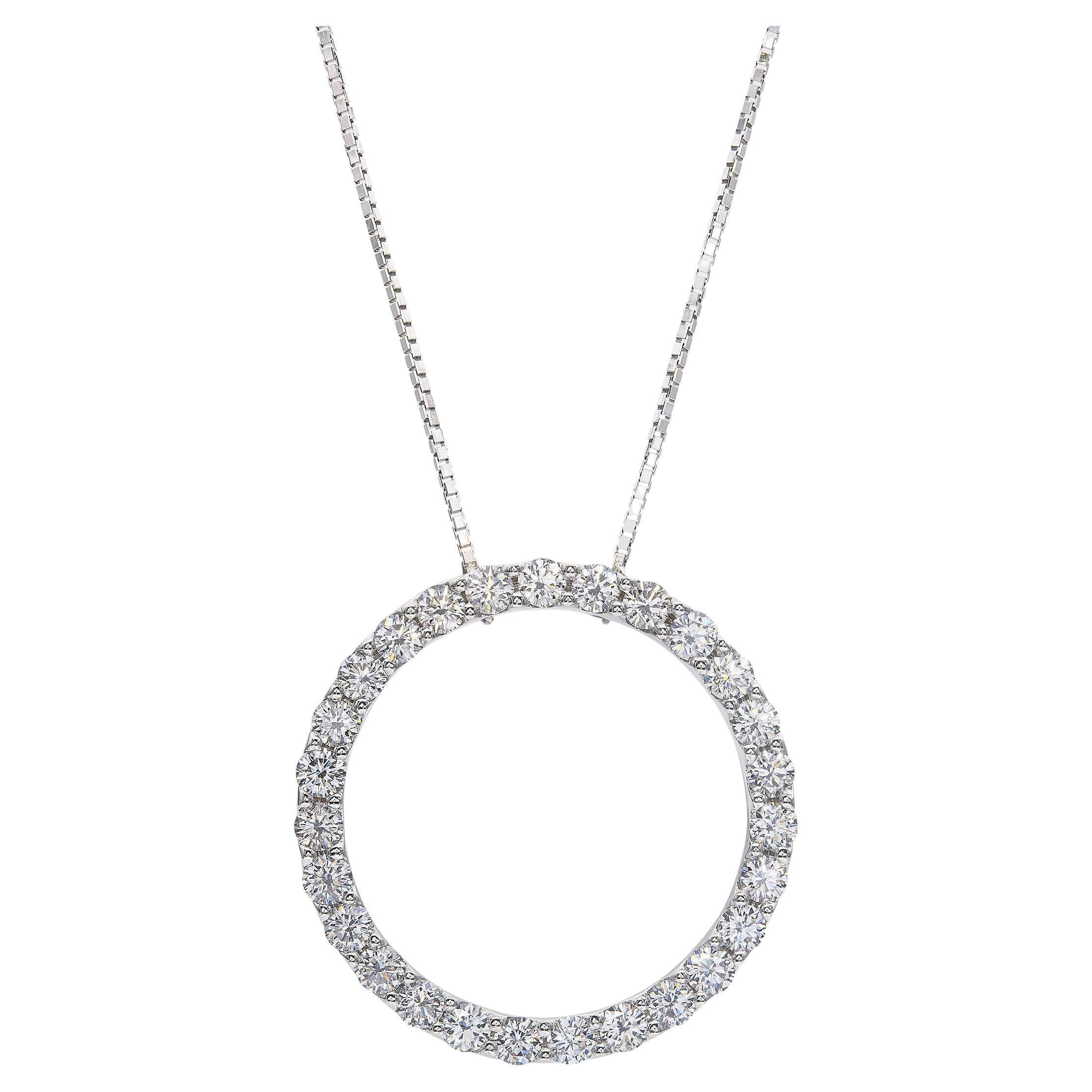 Collana con ciondolo a forma di eternità in oro bianco 18k con diamanti da 2,56tcw in vendita