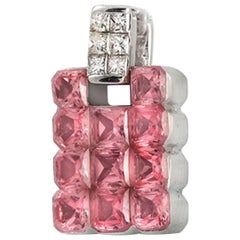 Pendentif breloque en or blanc 18 carats avec saphir rose serti invisible et diamants de 0,25 carat