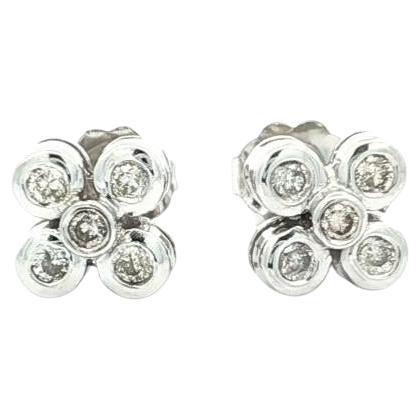 Boucles d'oreilles fleur en or blanc 18k avec chaton et diamant rond de 0,25ctw en vente