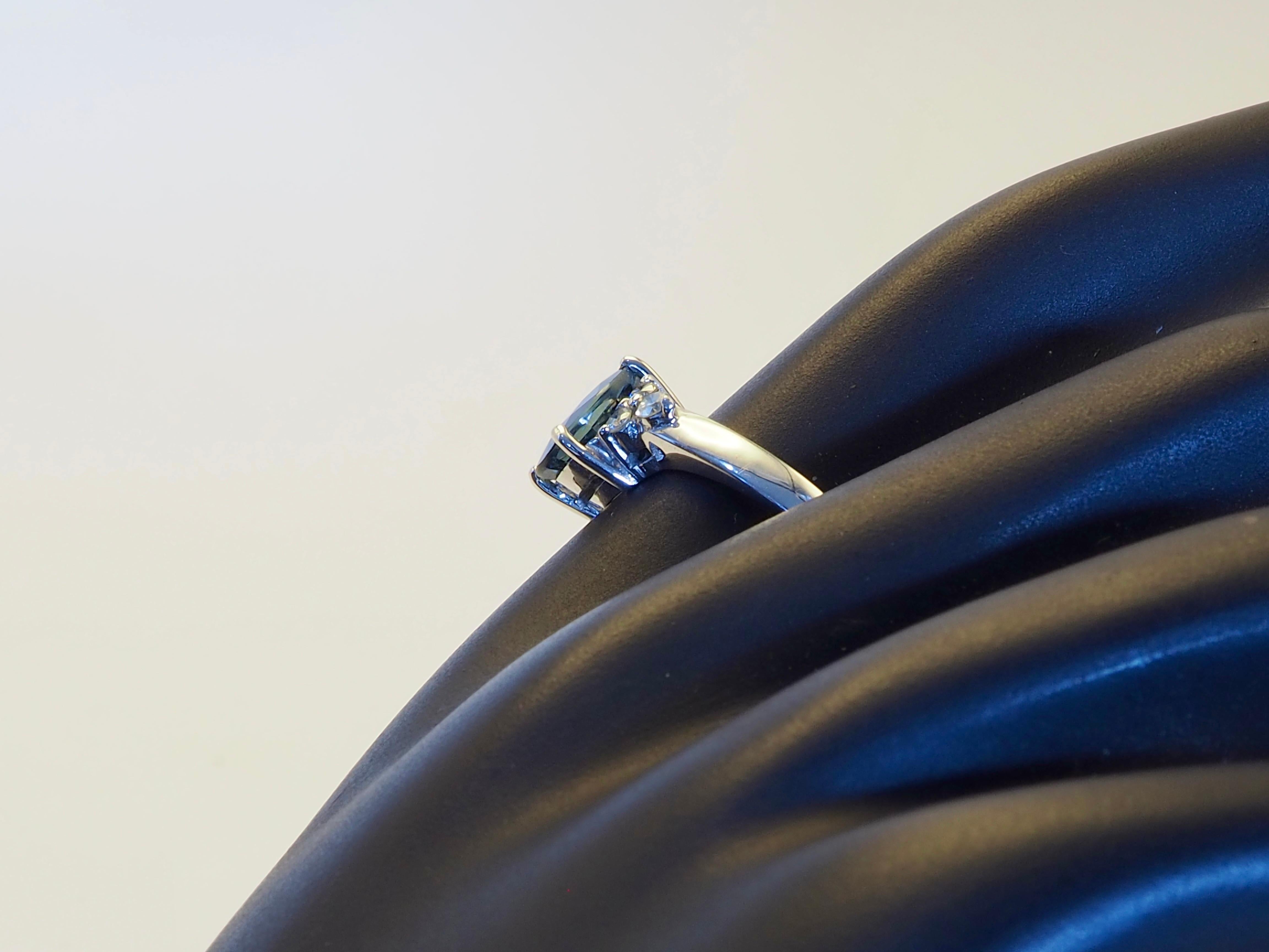 Anello di fidanzamento in oro bianco 18 carati con zaffiro blu da 2,64 carati e diamante da 0,20 carati in vendita 6