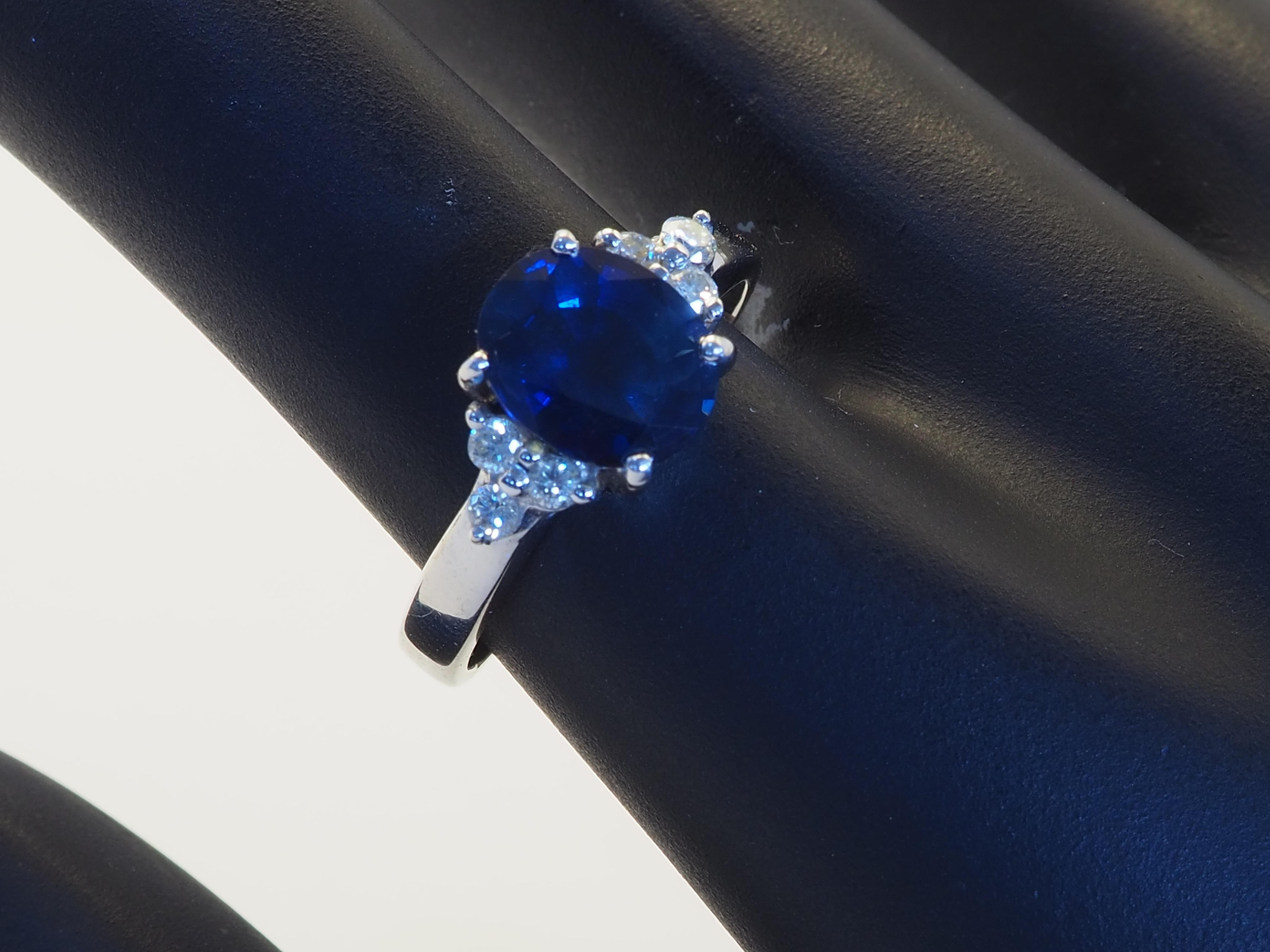 Anello di fidanzamento in oro bianco 18 carati con zaffiro blu da 2,64 carati e diamante da 0,20 carati in vendita 8