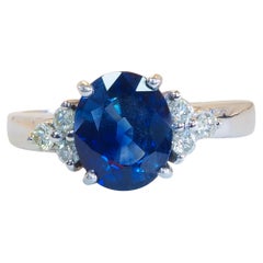 Anello di fidanzamento in oro bianco 18 carati con zaffiro blu da 2,64 carati e diamante da 0,20 carati